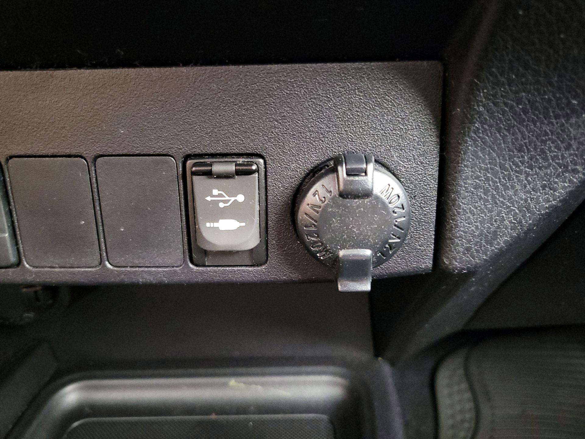 Thumbnail: 2015 Toyota RAV4 - 18