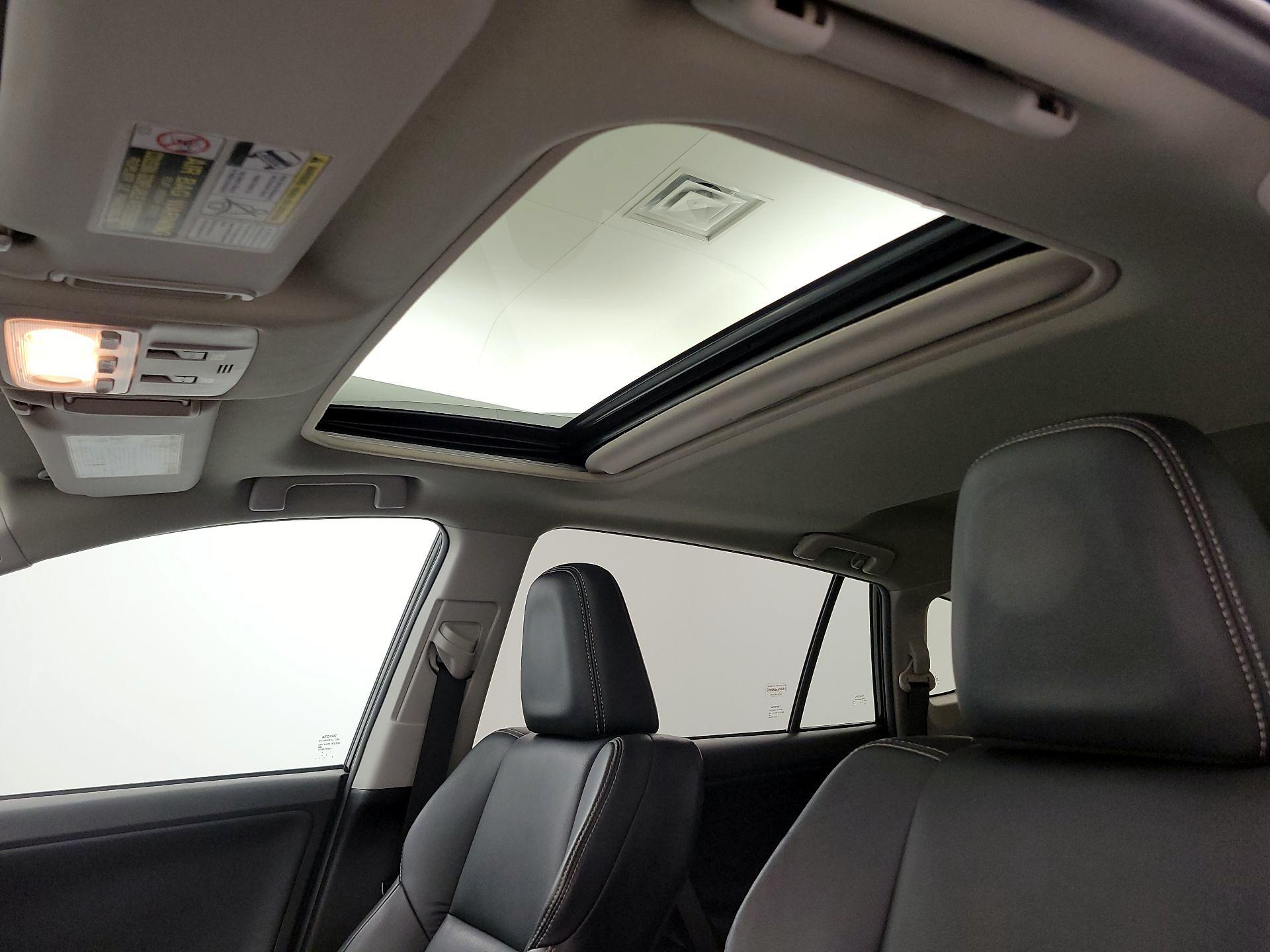 Thumbnail: 2015 Toyota RAV4 - 19