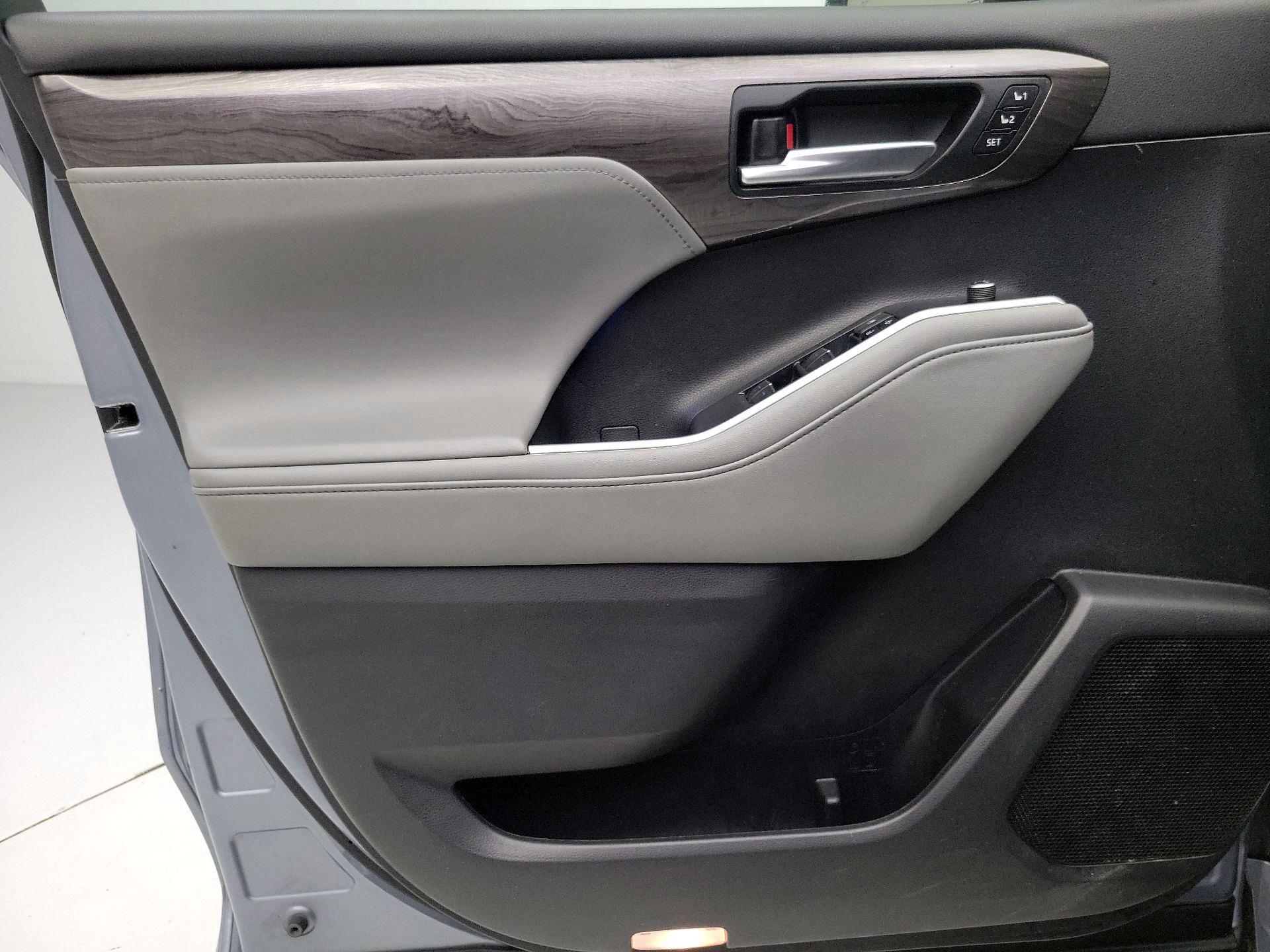 Thumbnail: 2021 Toyota Highlander - 12