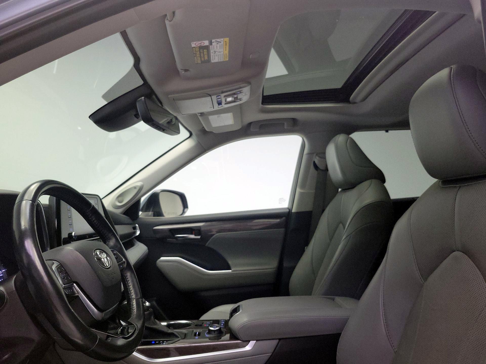 Thumbnail: 2021 Toyota Highlander - 20