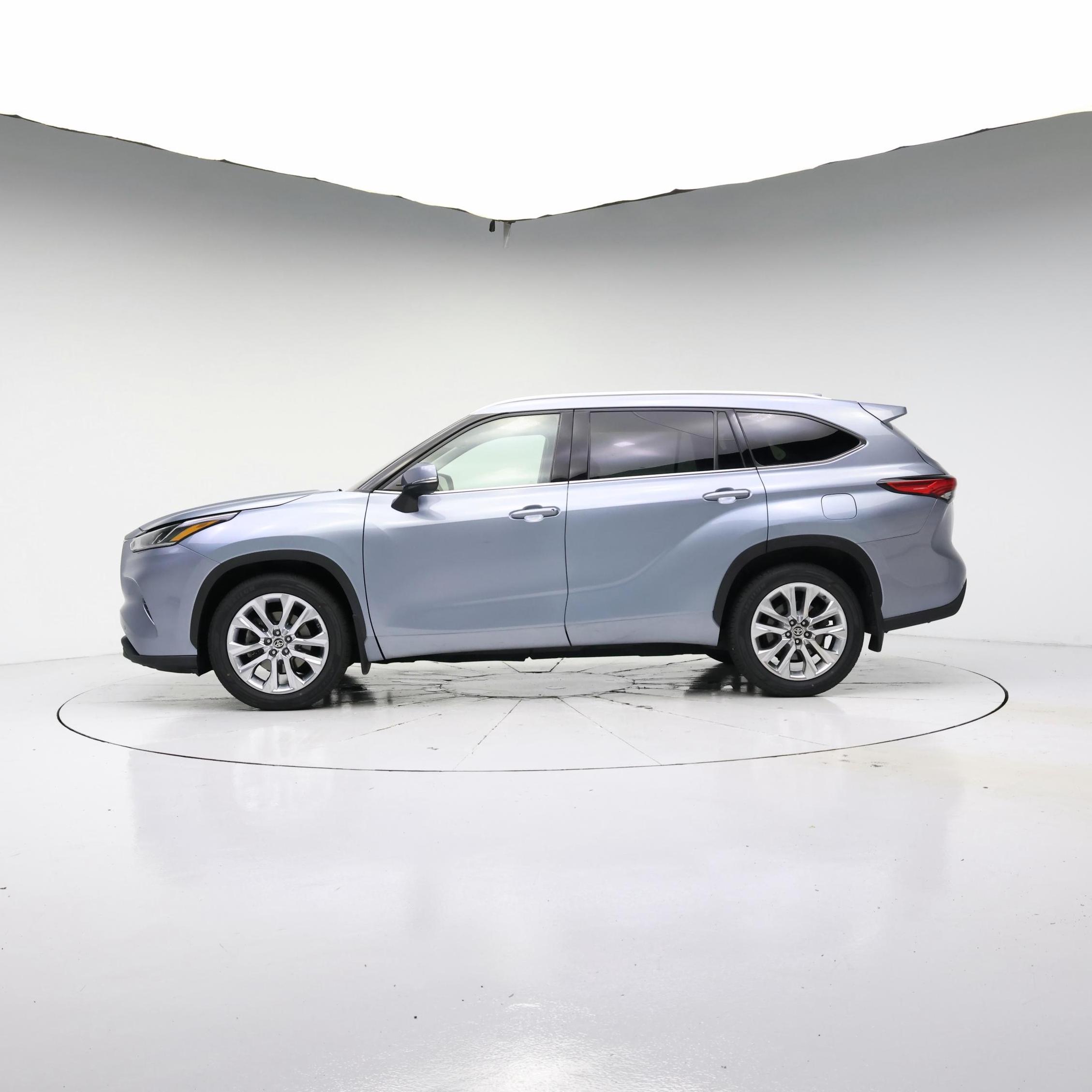 Thumbnail: 2021 Toyota Highlander - 3