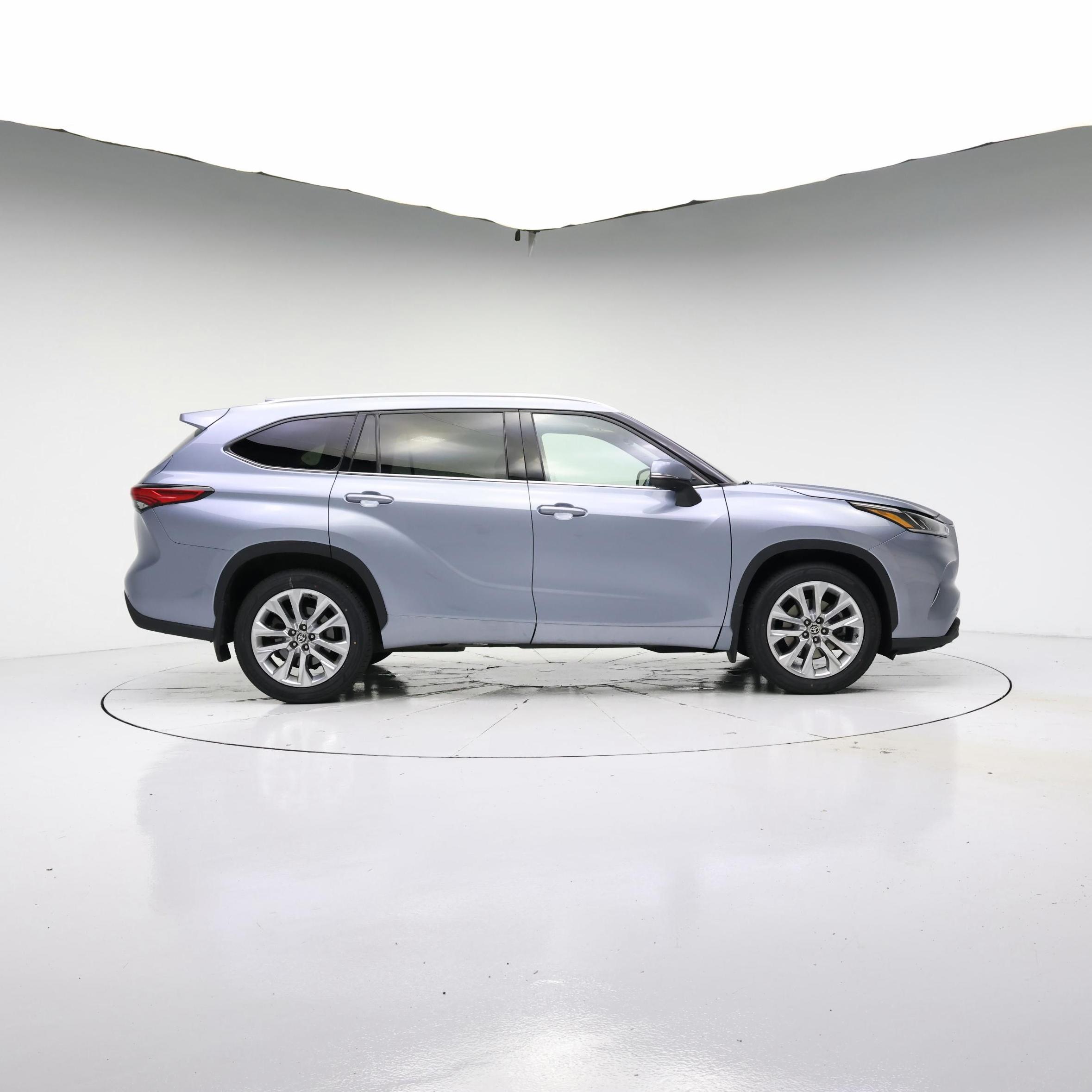 Thumbnail: 2021 Toyota Highlander - 7