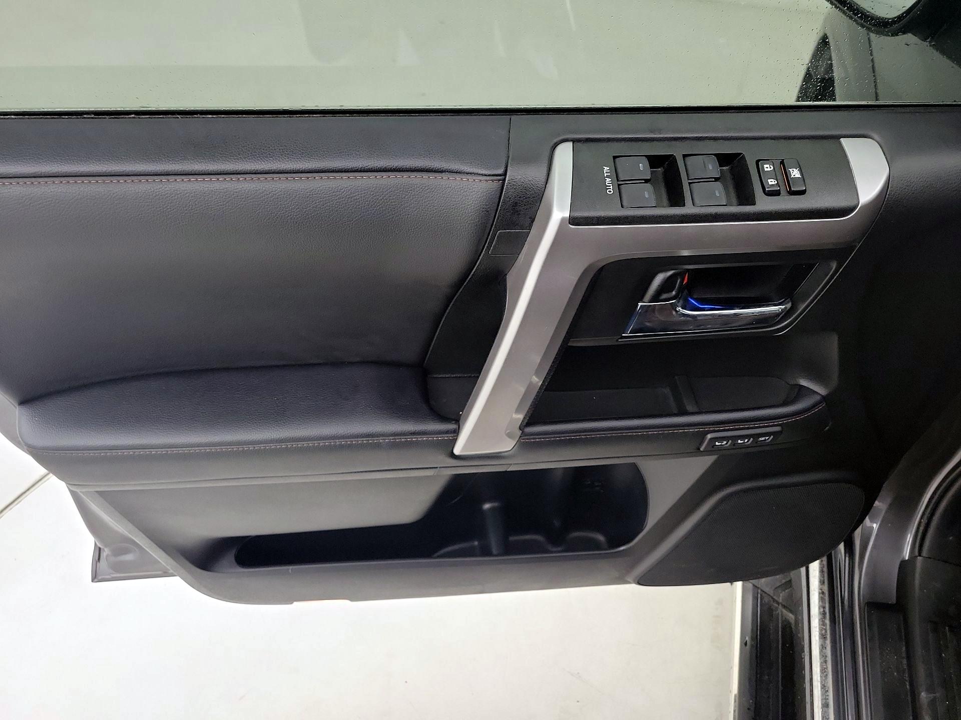Thumbnail: 2020 Toyota 4Runner - 12