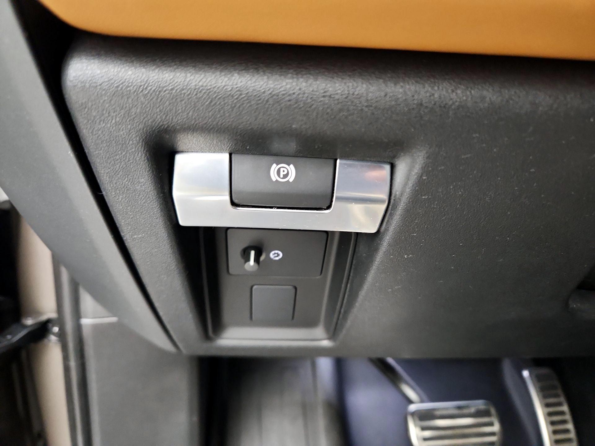 Thumbnail: 2023 Land Rover Defender - 13