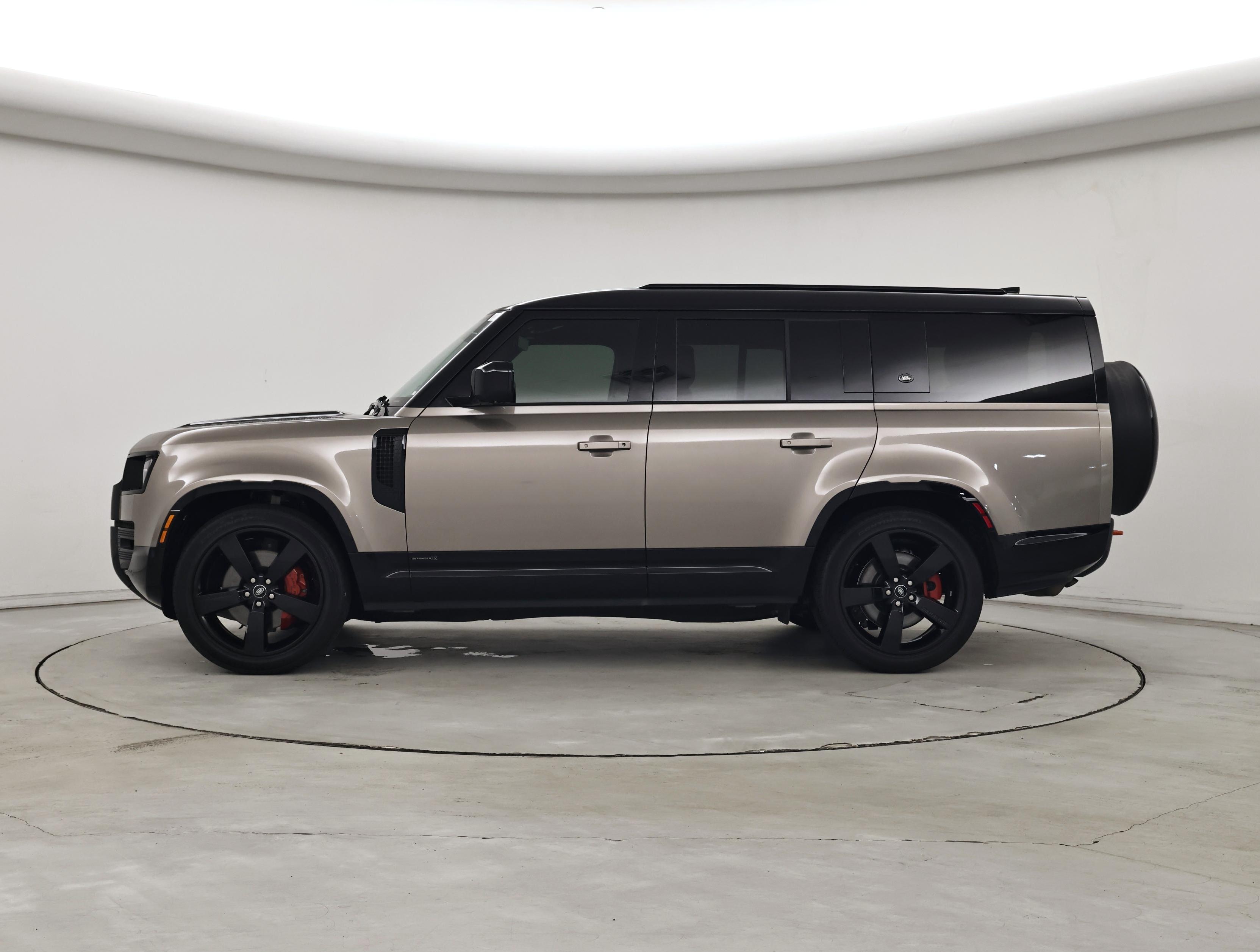 Thumbnail: 2023 Land Rover Defender - 3