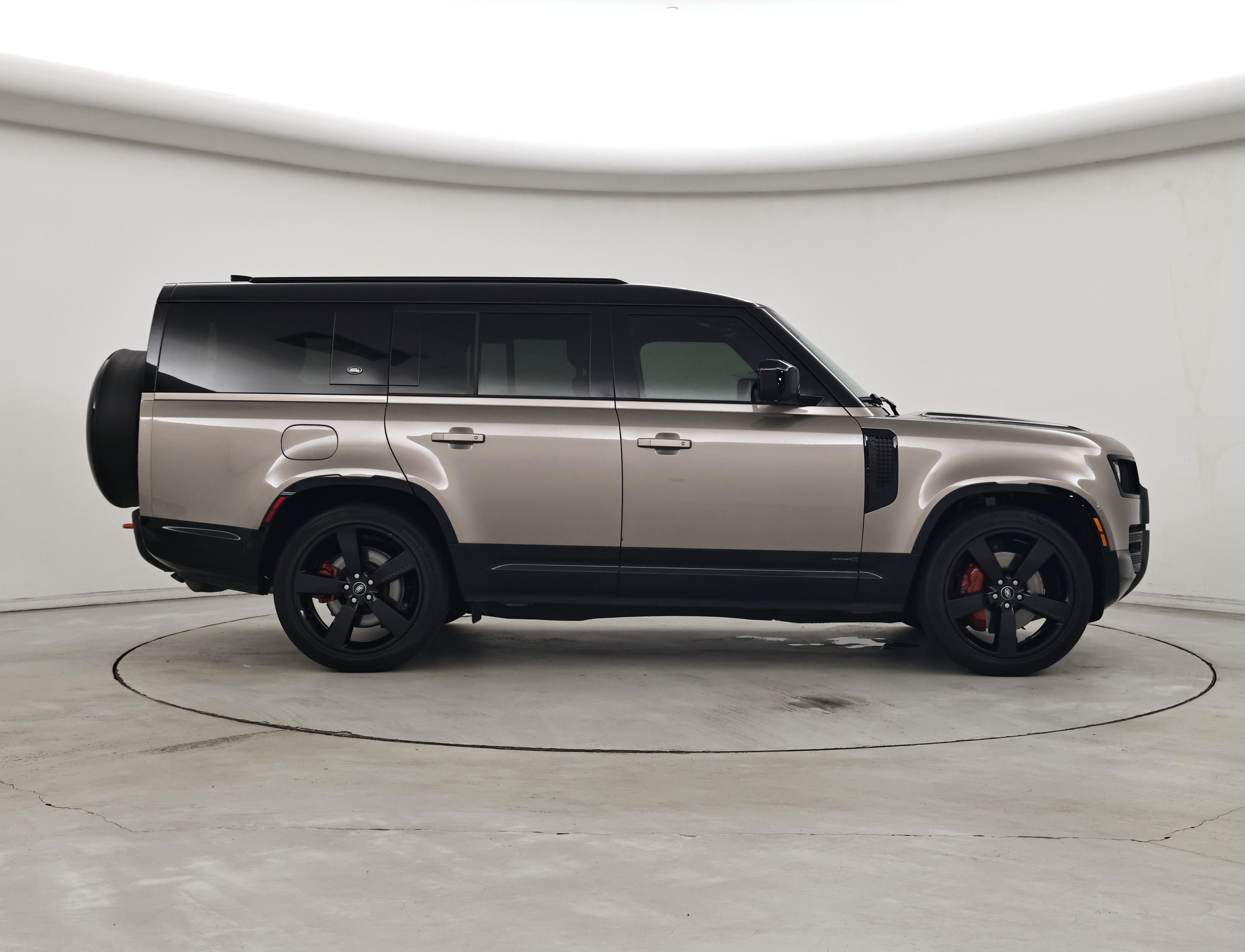 Thumbnail: 2023 Land Rover Defender - 7