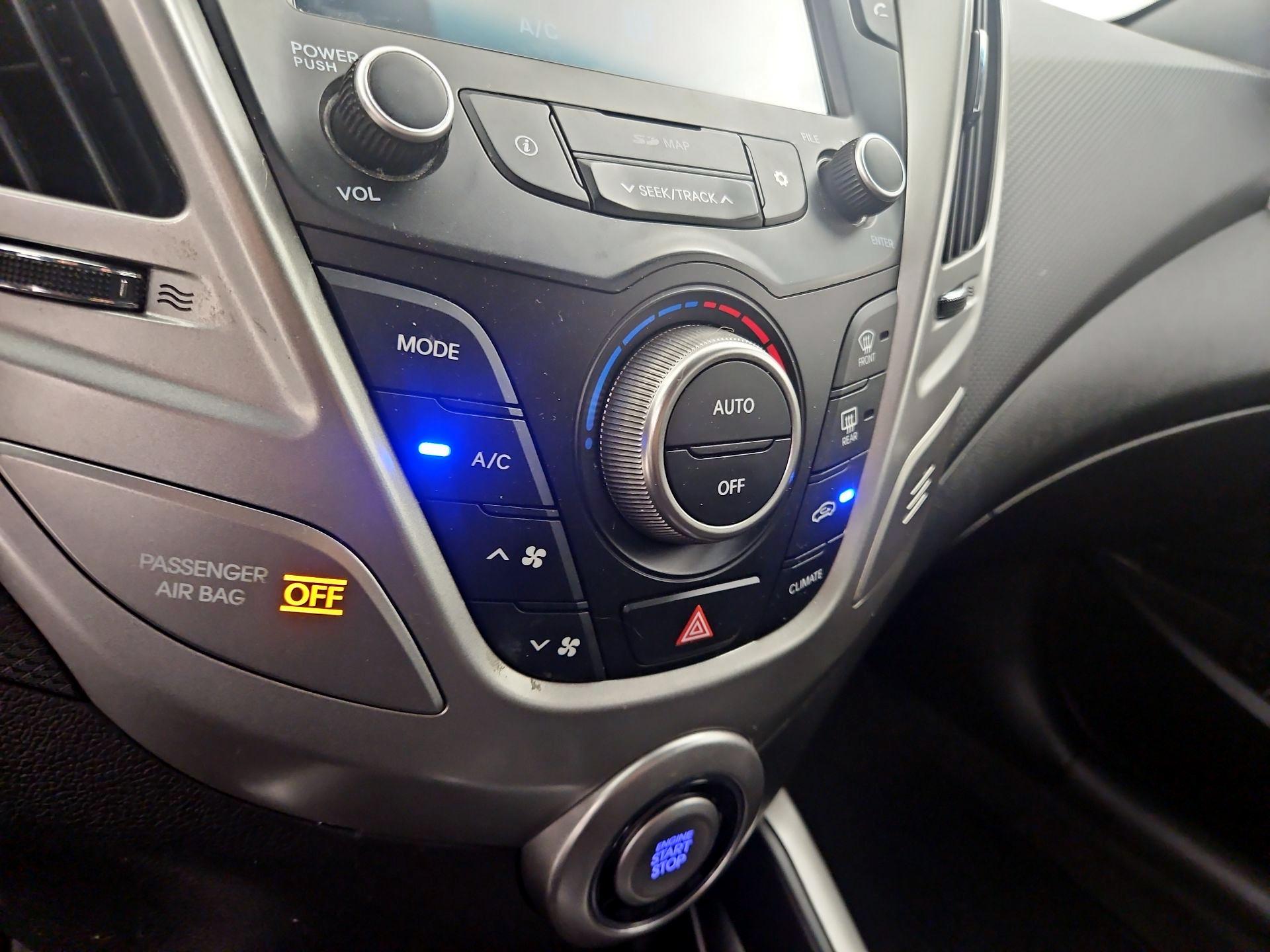 Thumbnail: 2017 Hyundai Veloster - 16