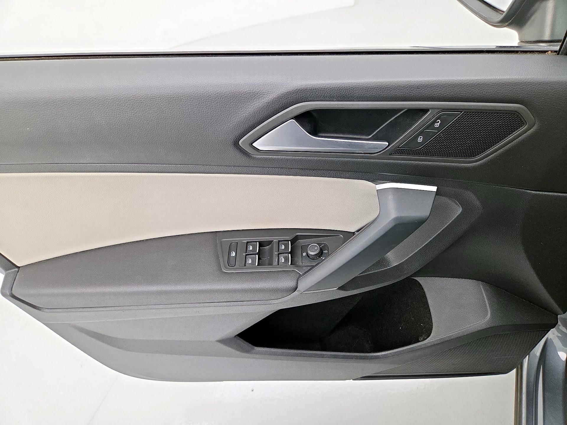 Thumbnail: 2019 Volkswagen Tiguan - 12