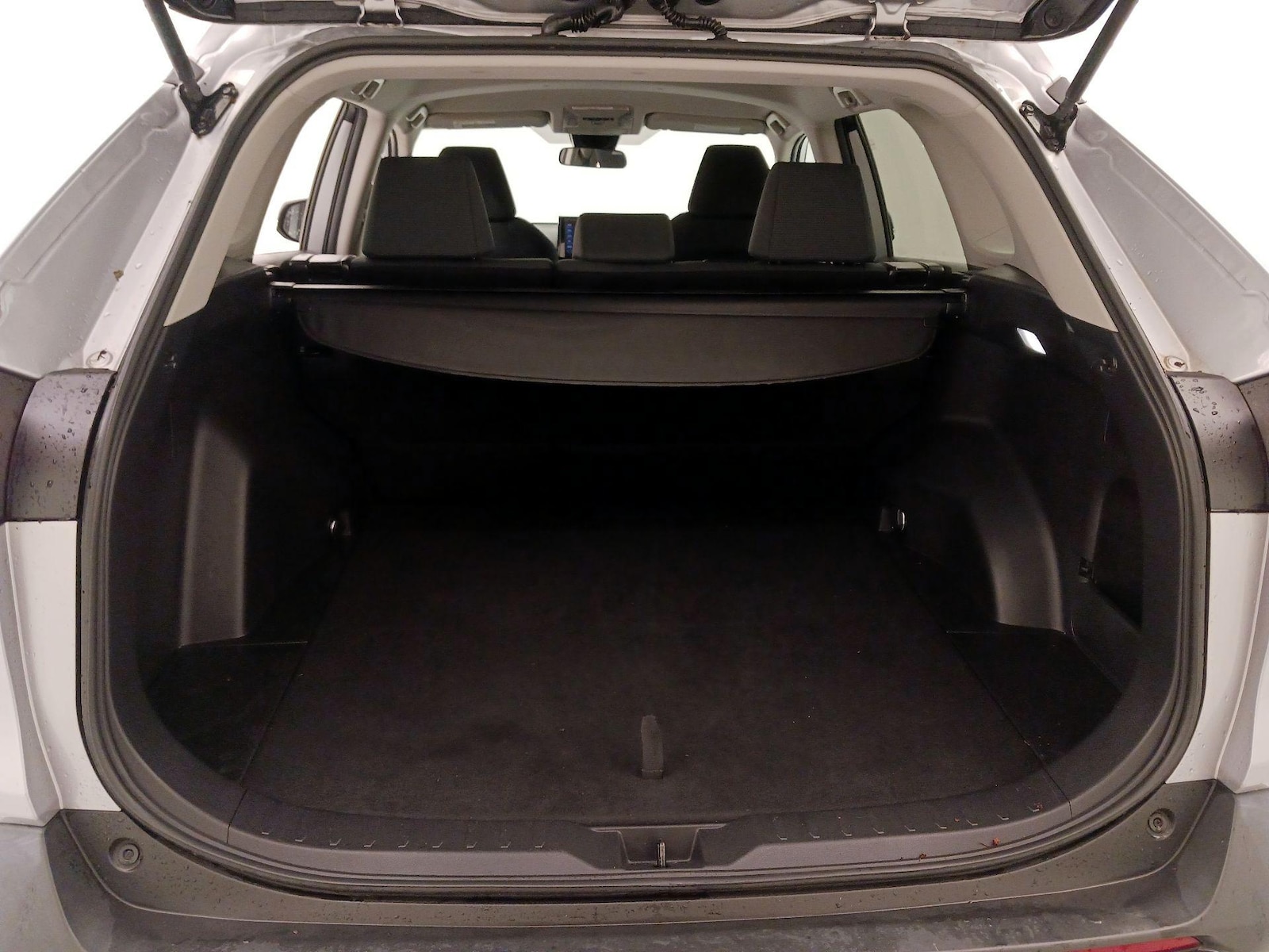 2022 Toyota RAV4 LE - Photo 21