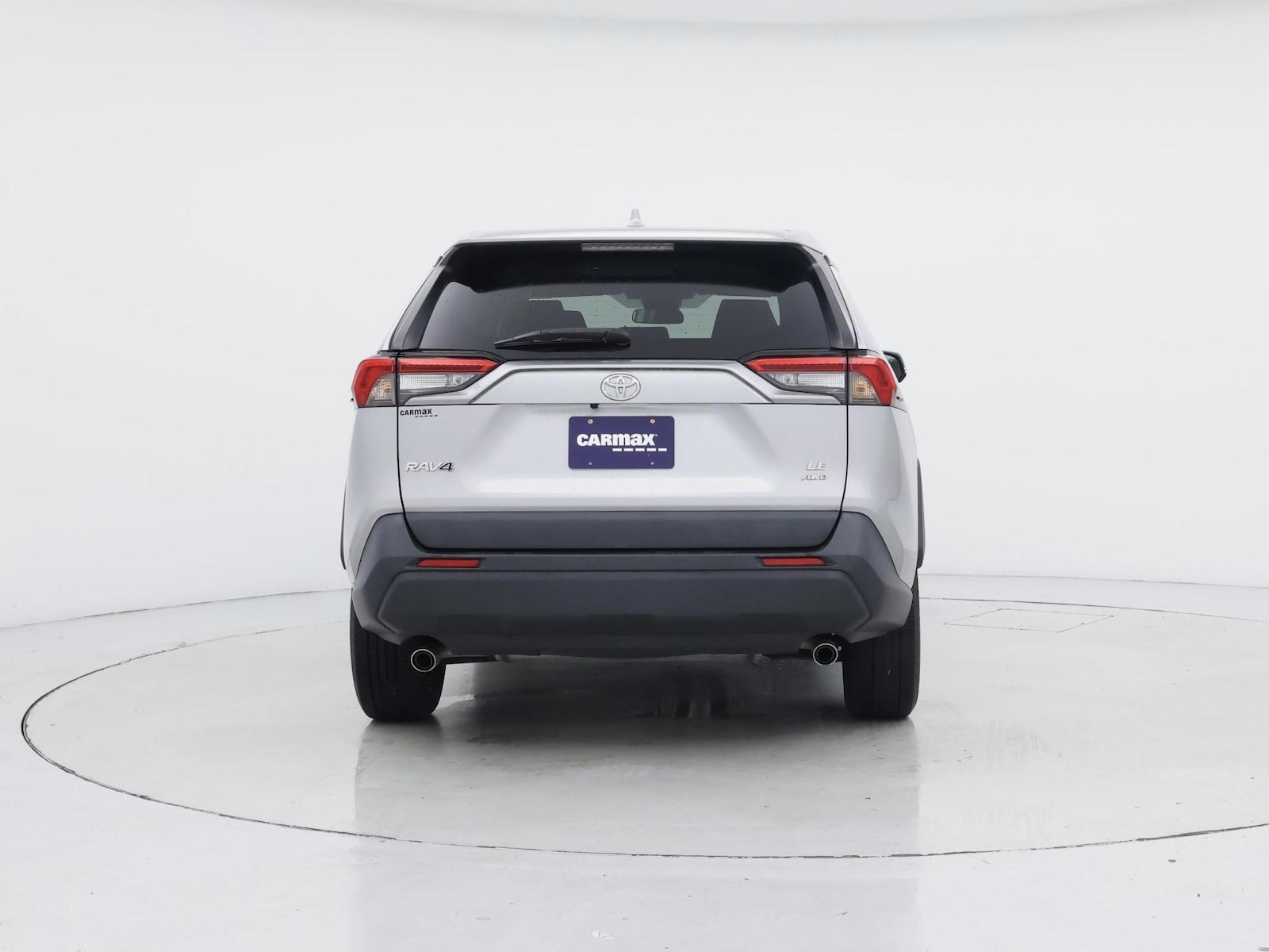 2022 Toyota RAV4 LE - Photo 7