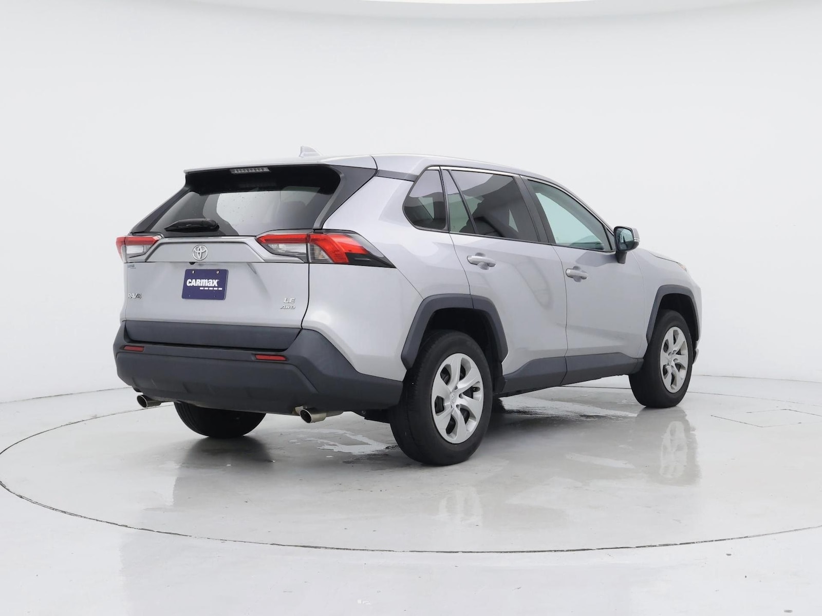 2022 Toyota RAV4 LE - Photo 9