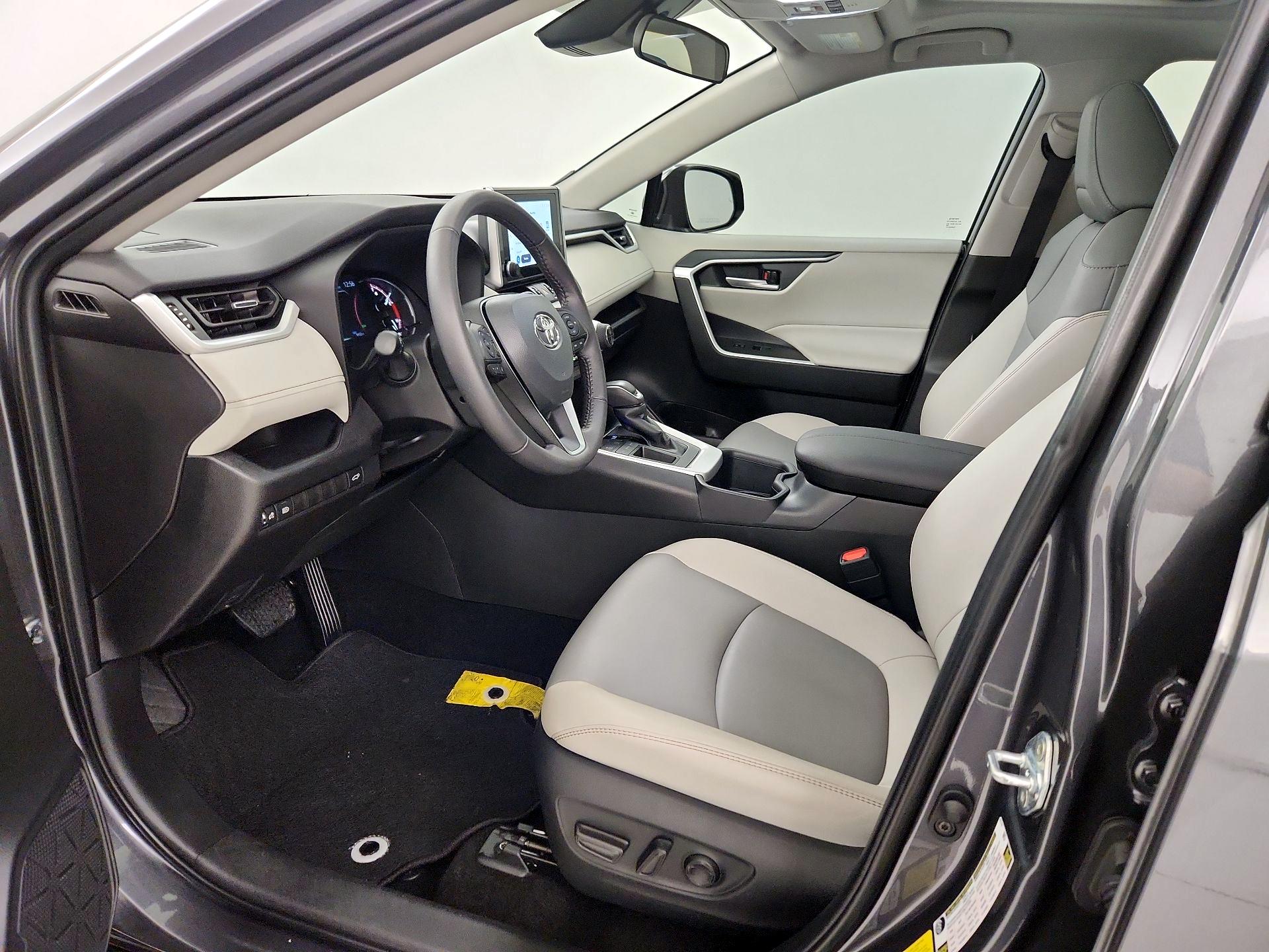 Thumbnail: 2025 Toyota RAV4 - 11