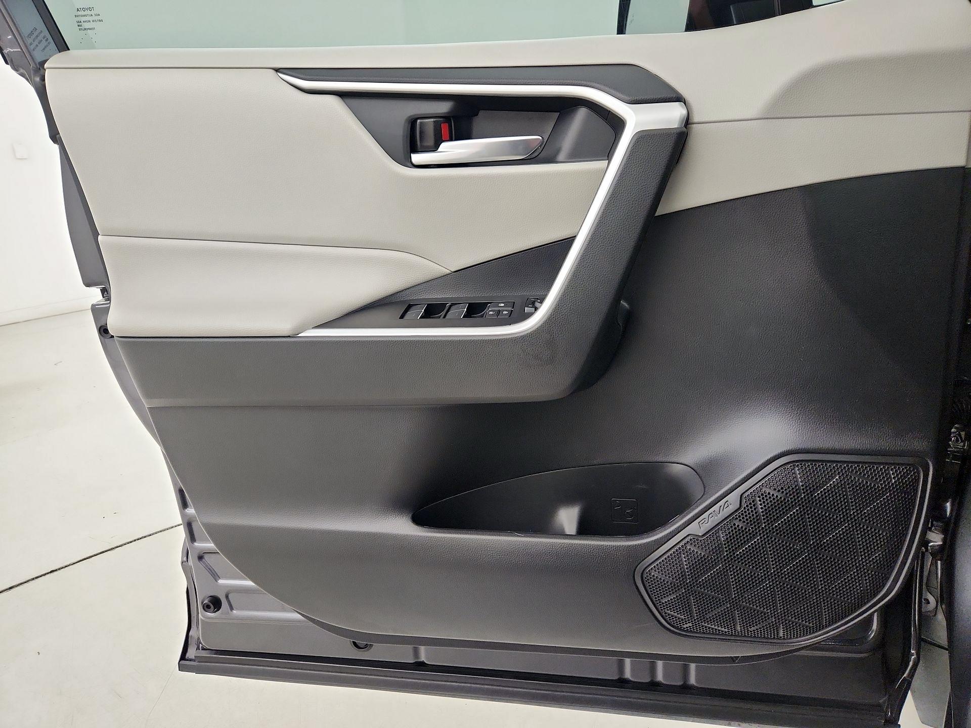 Thumbnail: 2025 Toyota RAV4 - 12