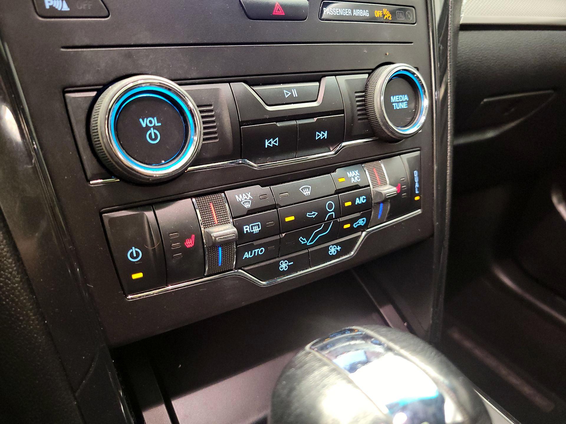 Thumbnail: 2019 Ford Explorer - 14