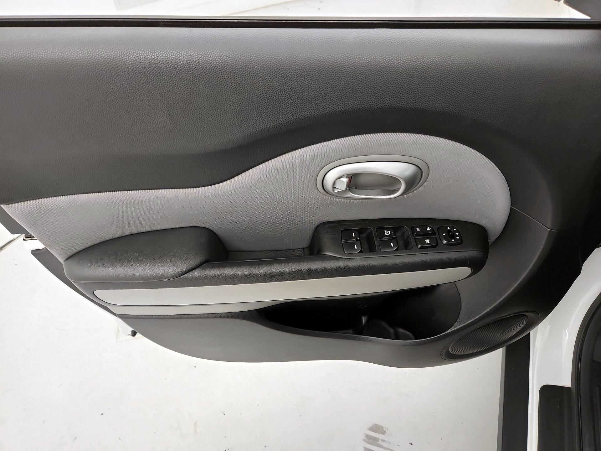 Thumbnail: 2016 Kia Soul - 12