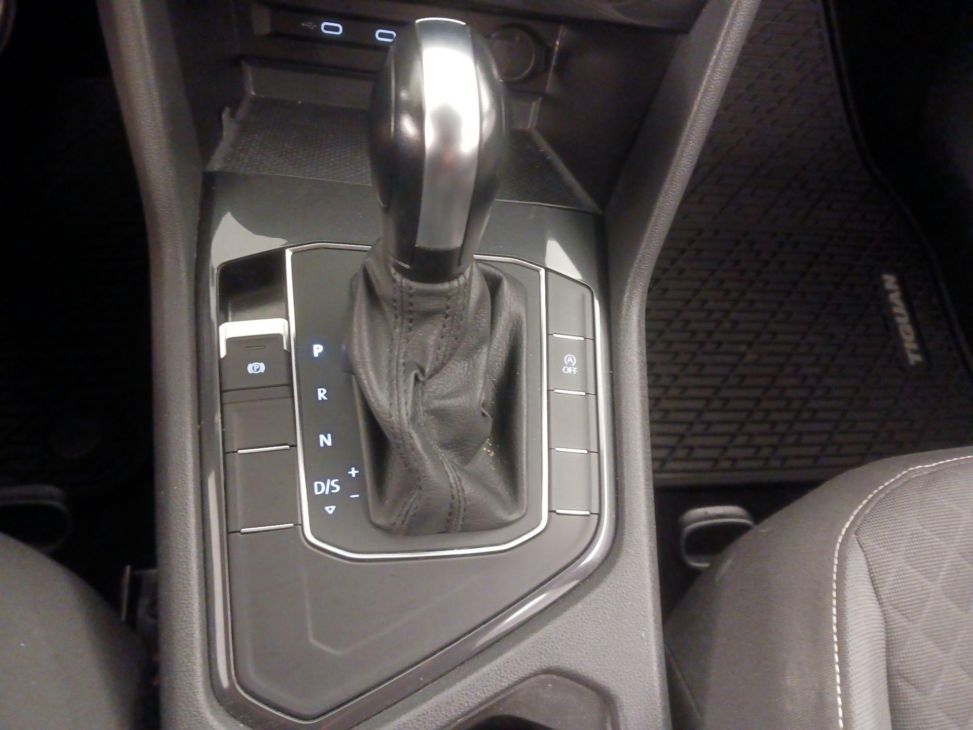 Thumbnail: 2021 Volkswagen Tiguan - 17