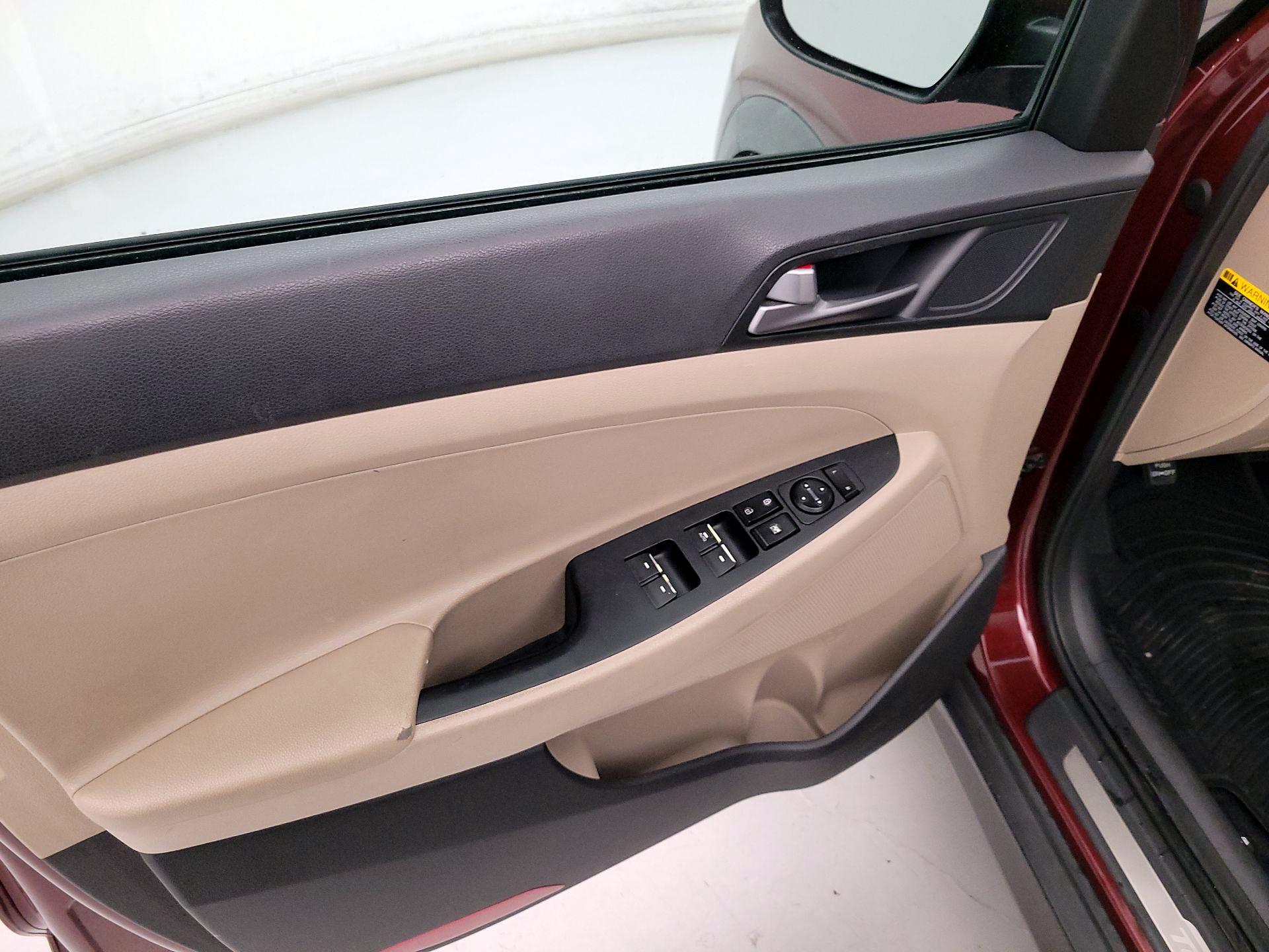 Thumbnail: 2016 Hyundai Tucson - 12