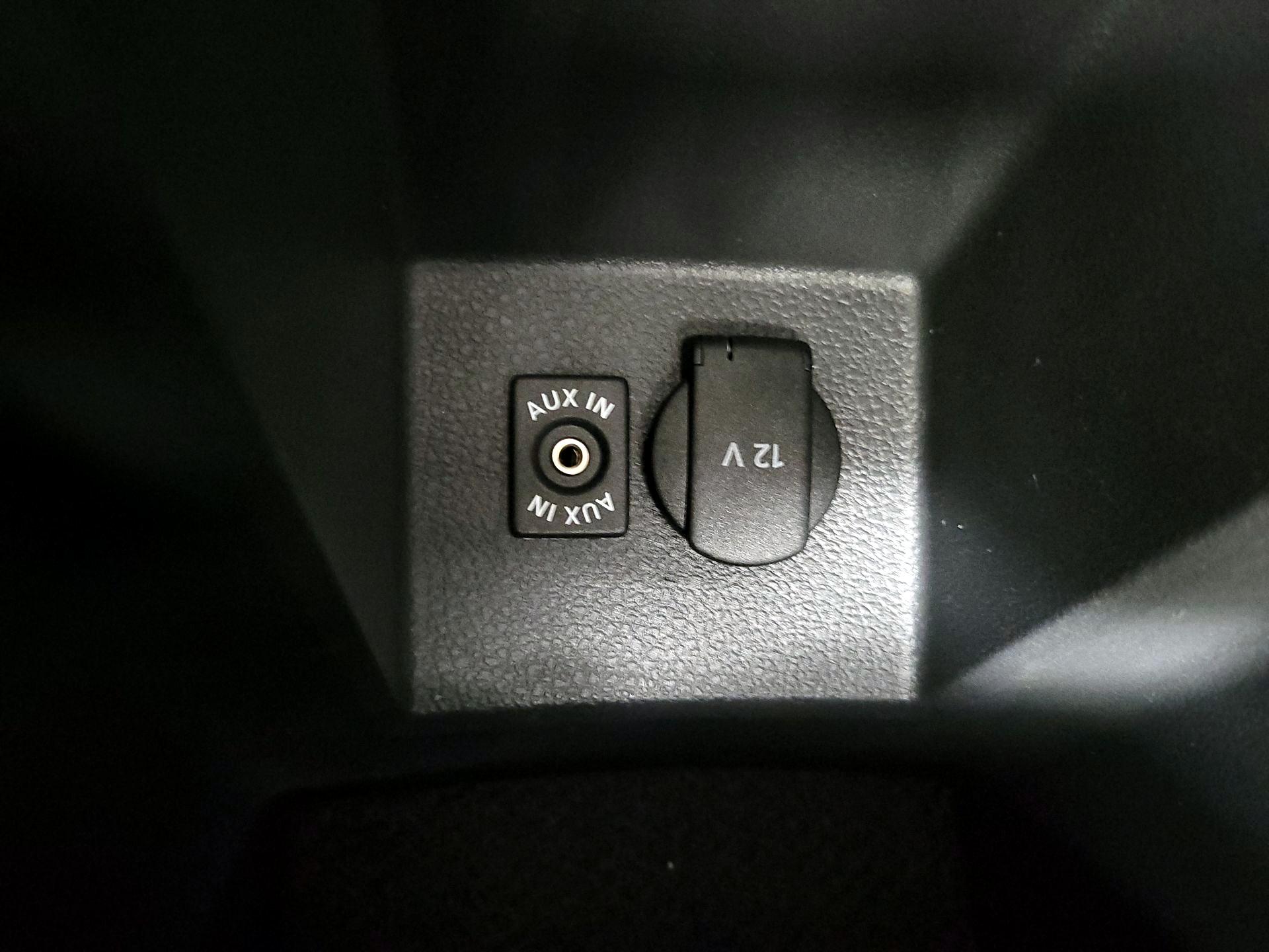 Thumbnail: 2015 Volkswagen Passat - 18