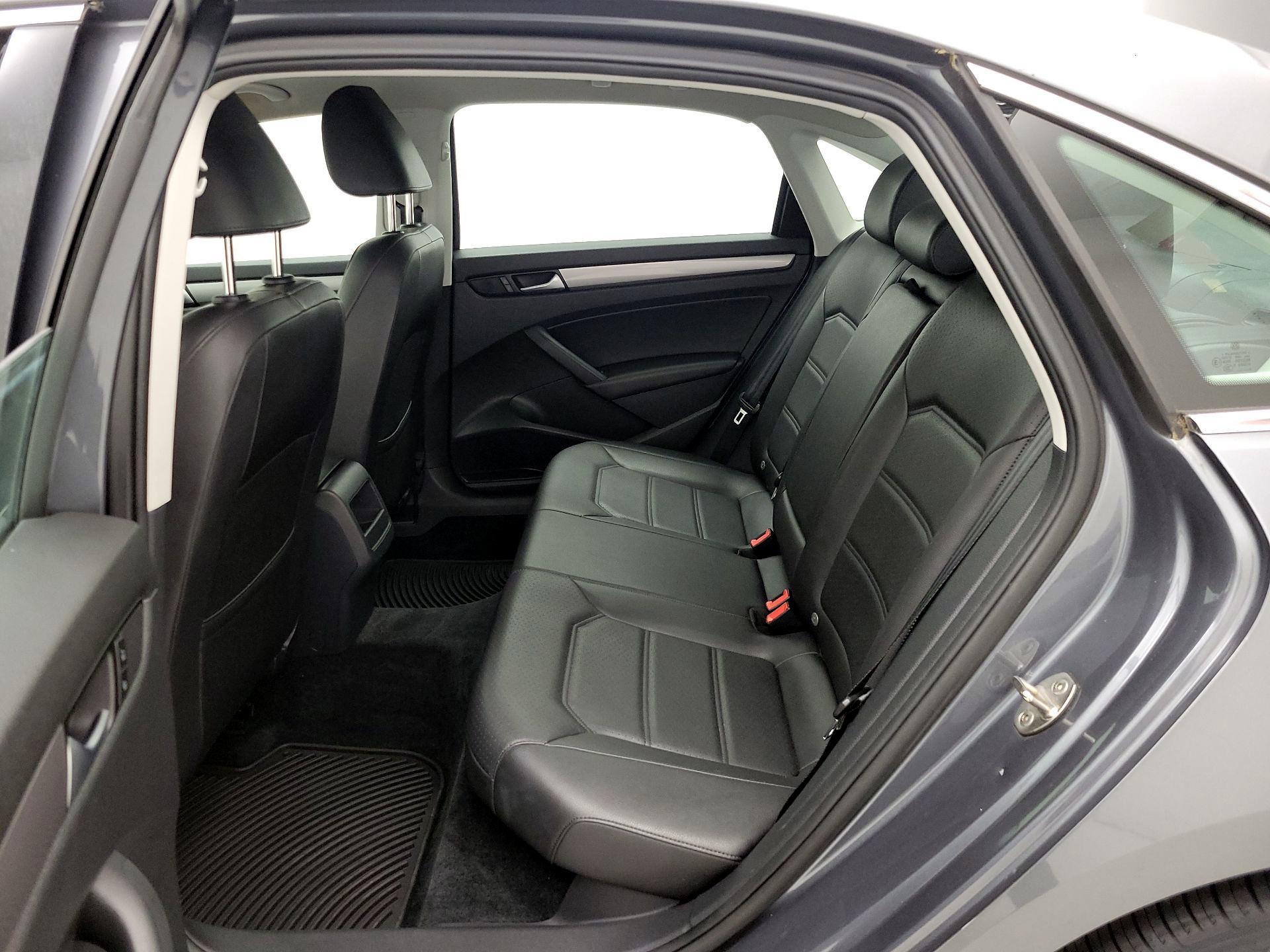 Thumbnail: 2015 Volkswagen Passat - 19