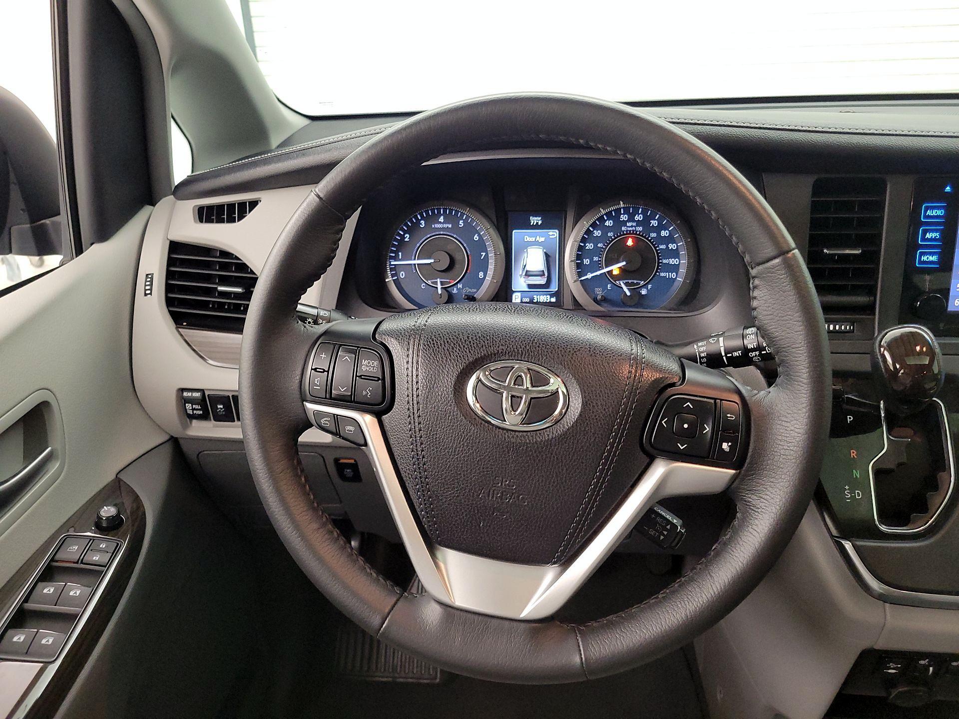 Thumbnail: 2017 Toyota Sienna - 10