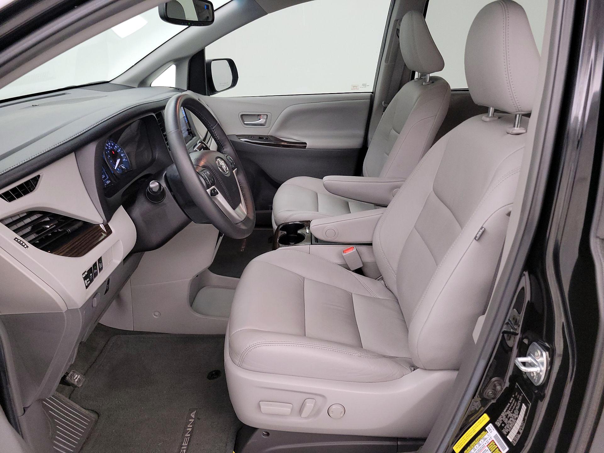 Thumbnail: 2017 Toyota Sienna - 11