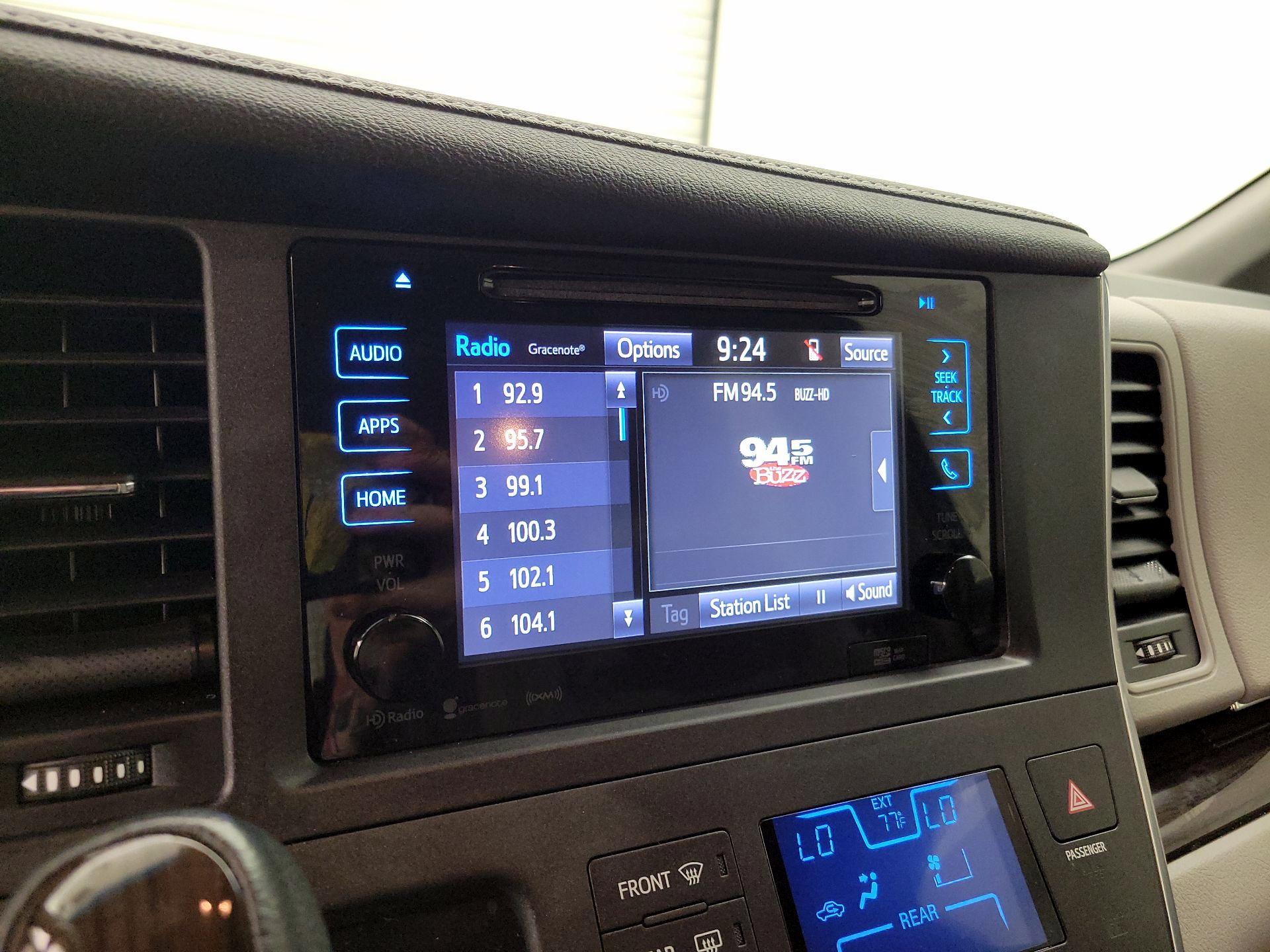 Thumbnail: 2017 Toyota Sienna - 15