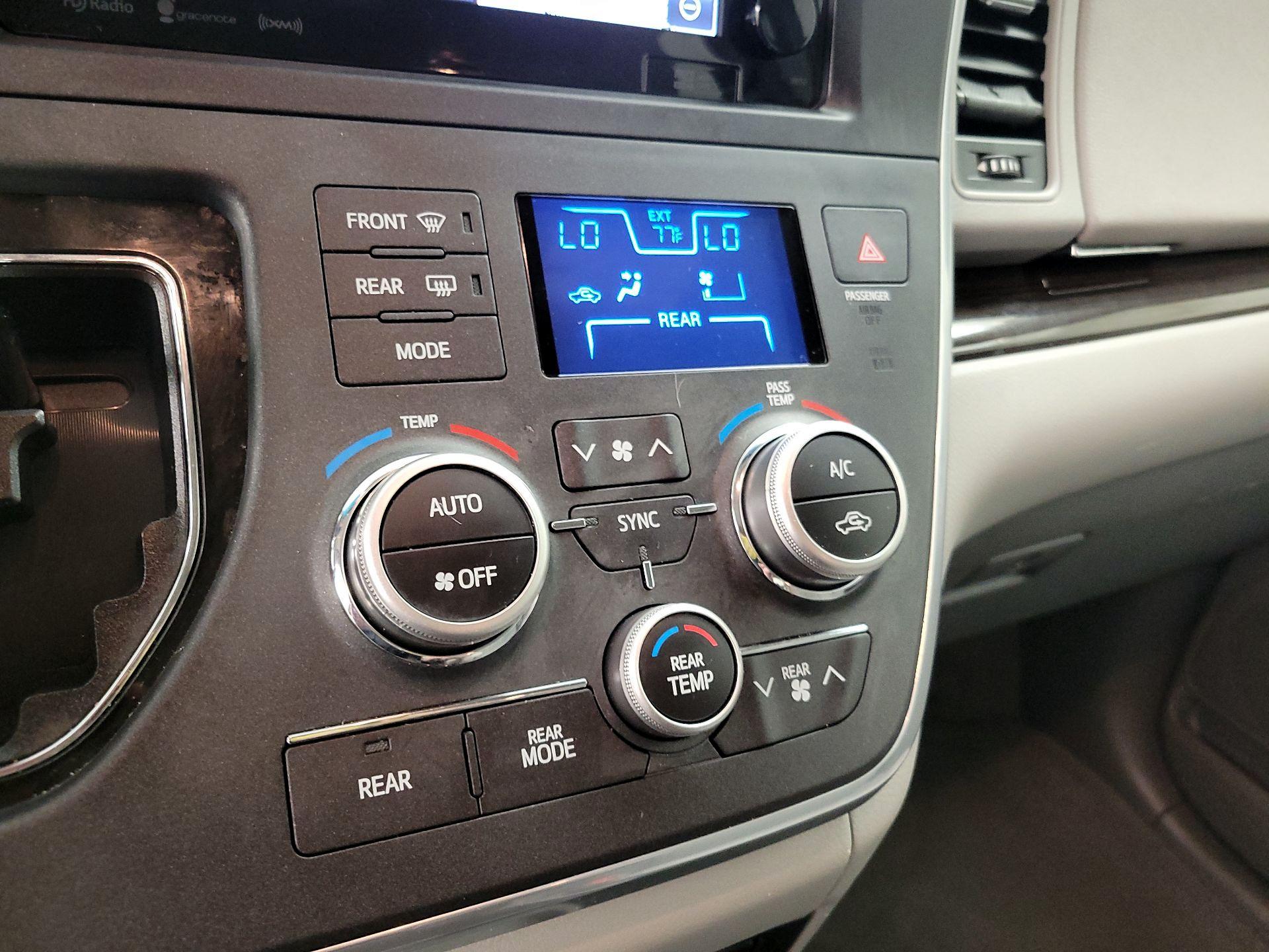 Thumbnail: 2017 Toyota Sienna - 16