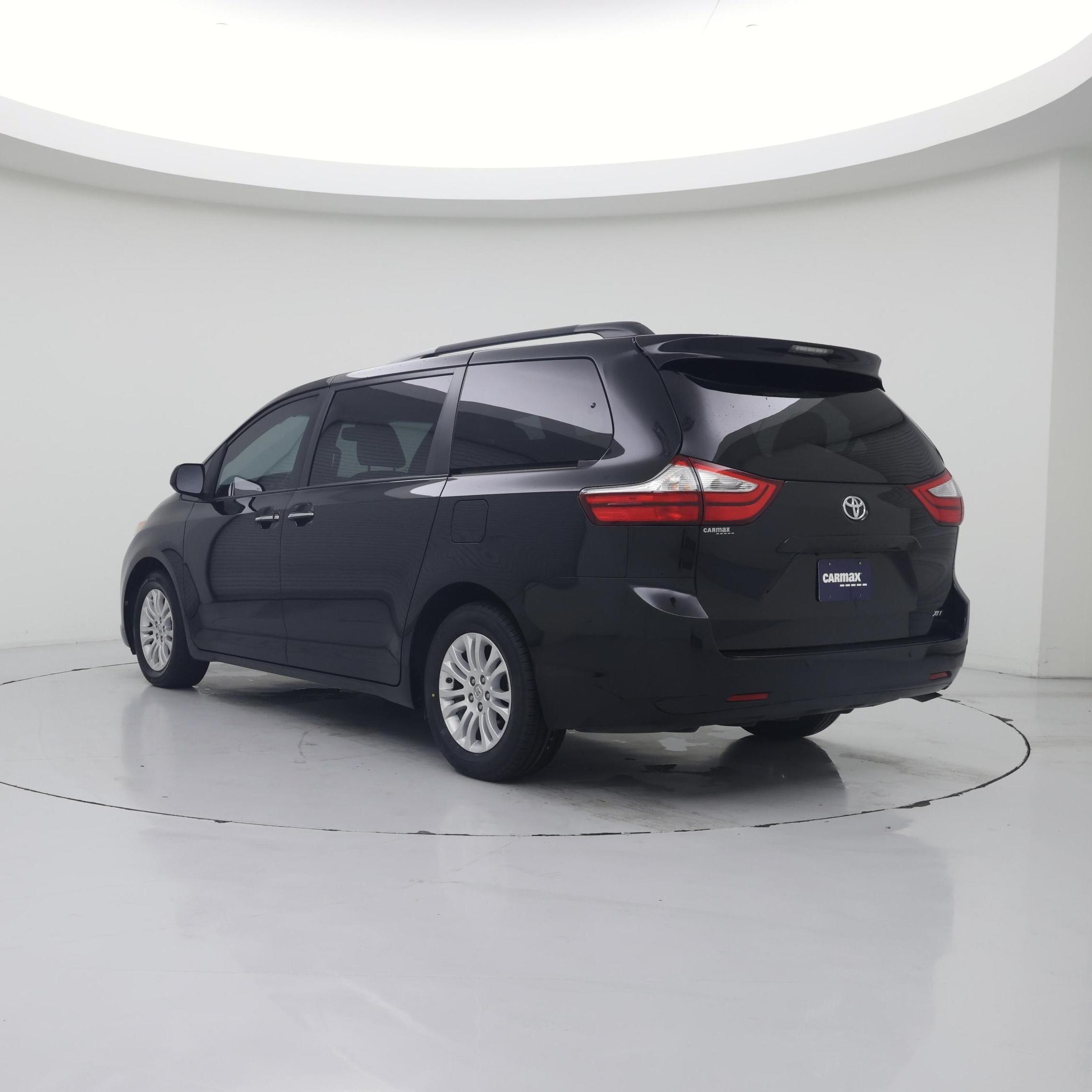 Thumbnail: 2017 Toyota Sienna - 2