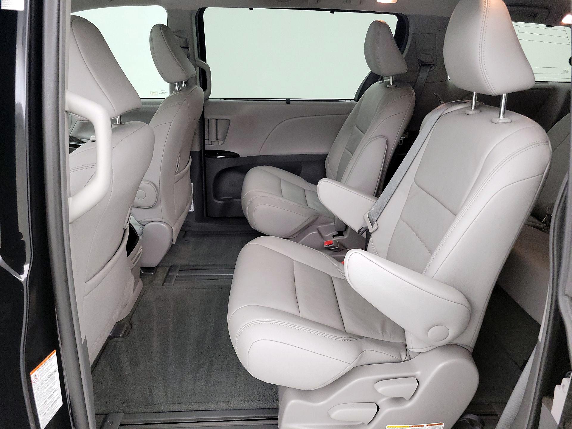 Thumbnail: 2017 Toyota Sienna - 20