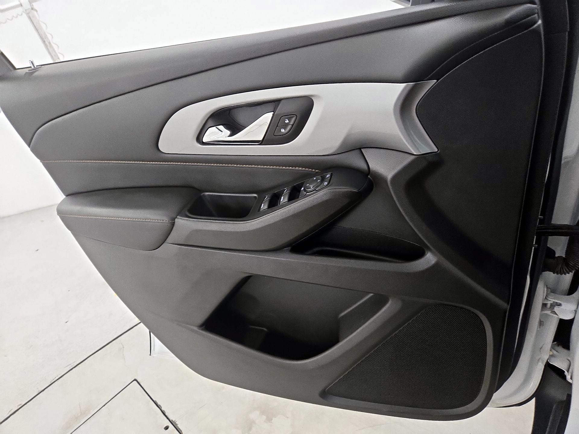 Thumbnail: 2021 Chevrolet Traverse - 12