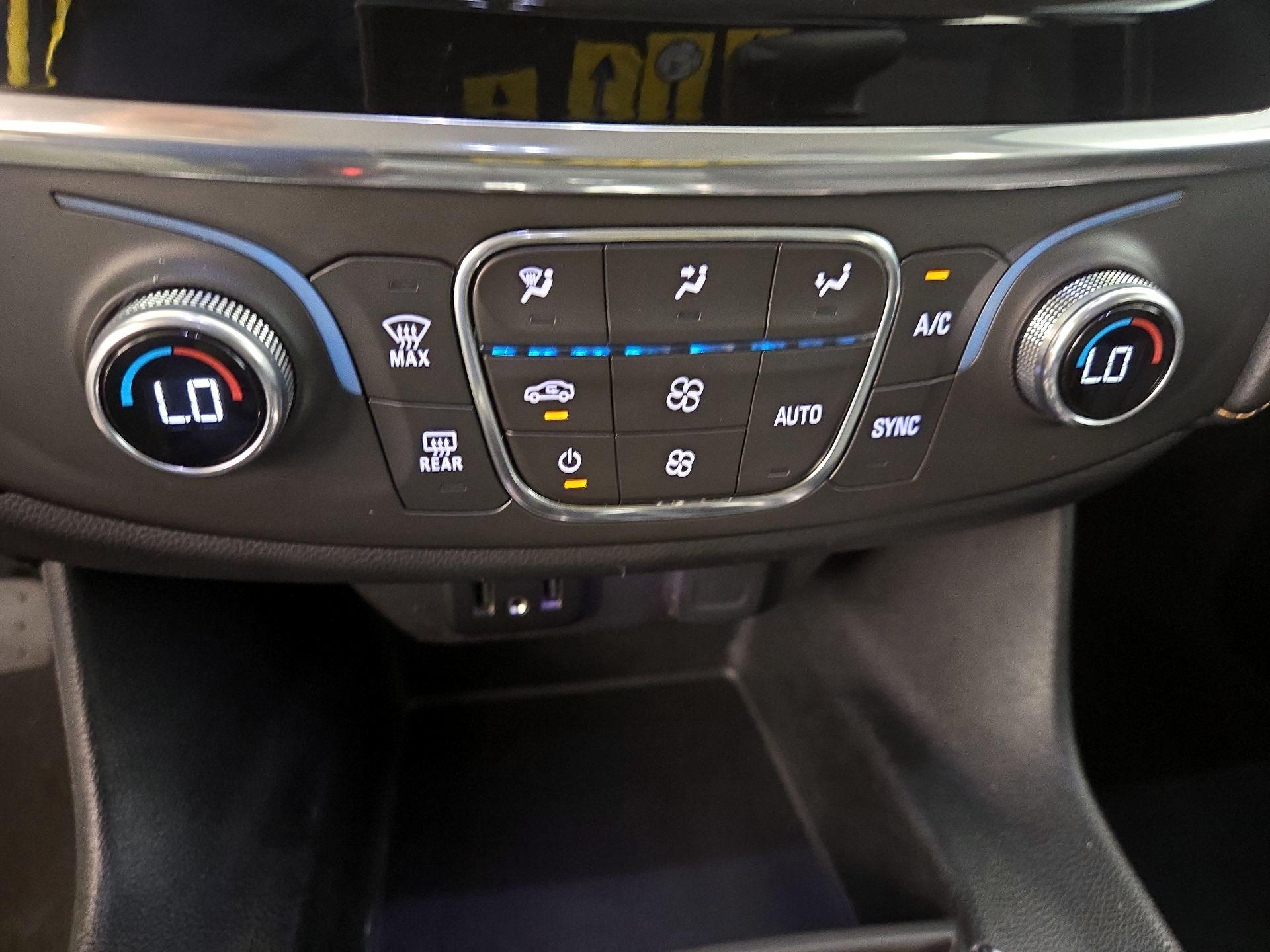 Thumbnail: 2021 Chevrolet Traverse - 16
