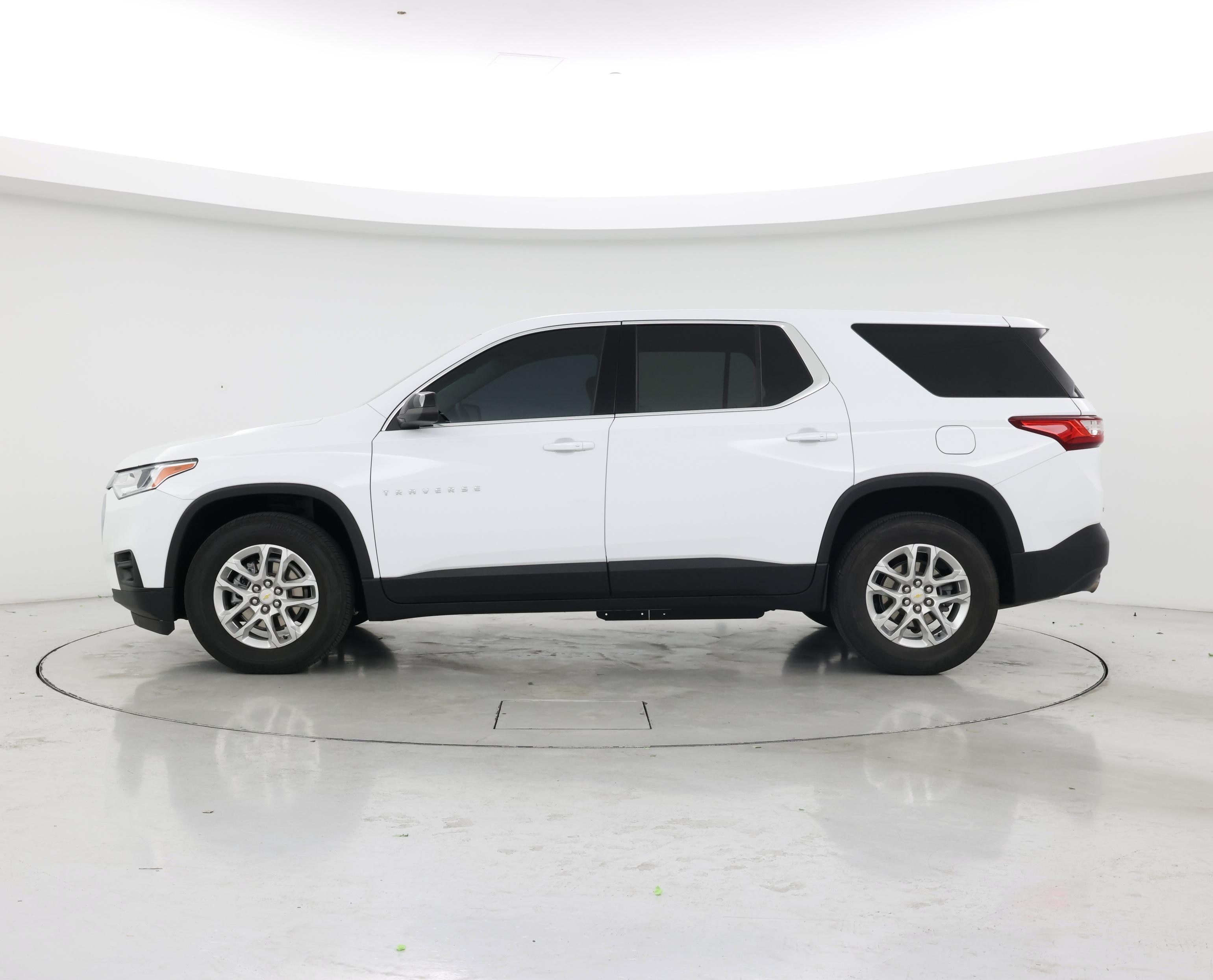 Thumbnail: 2021 Chevrolet Traverse - 3