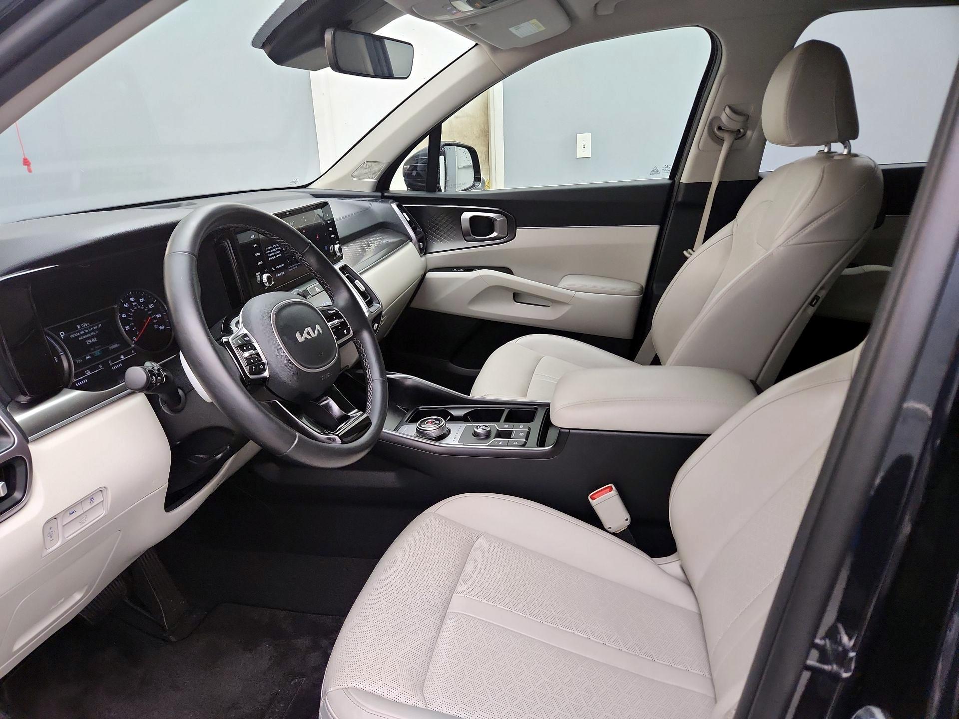 Thumbnail: 2023 Kia Sorento - 11