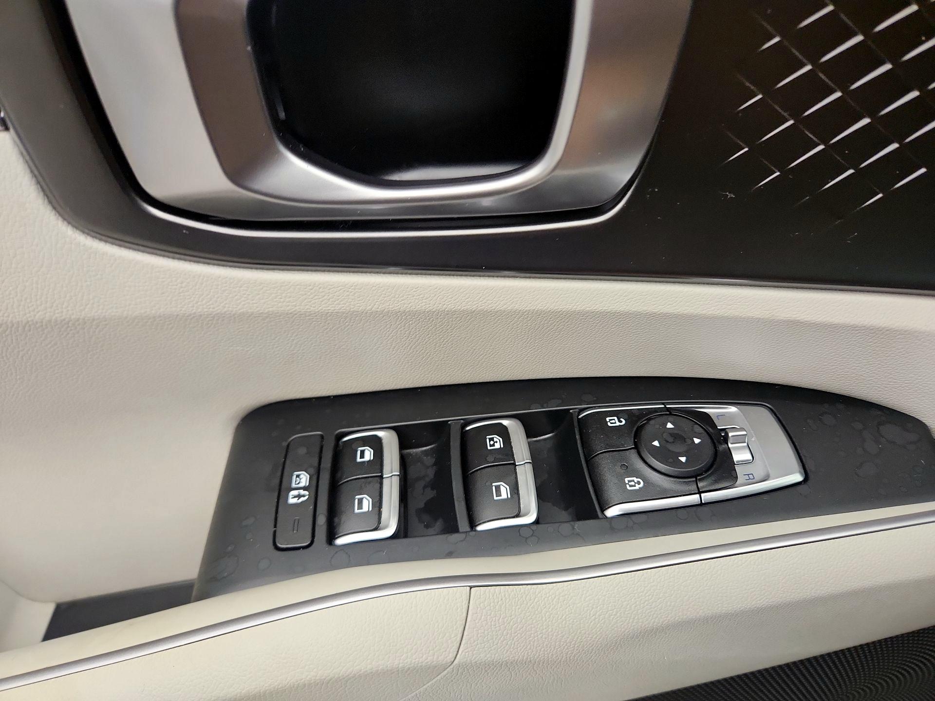Thumbnail: 2023 Kia Sorento - 12