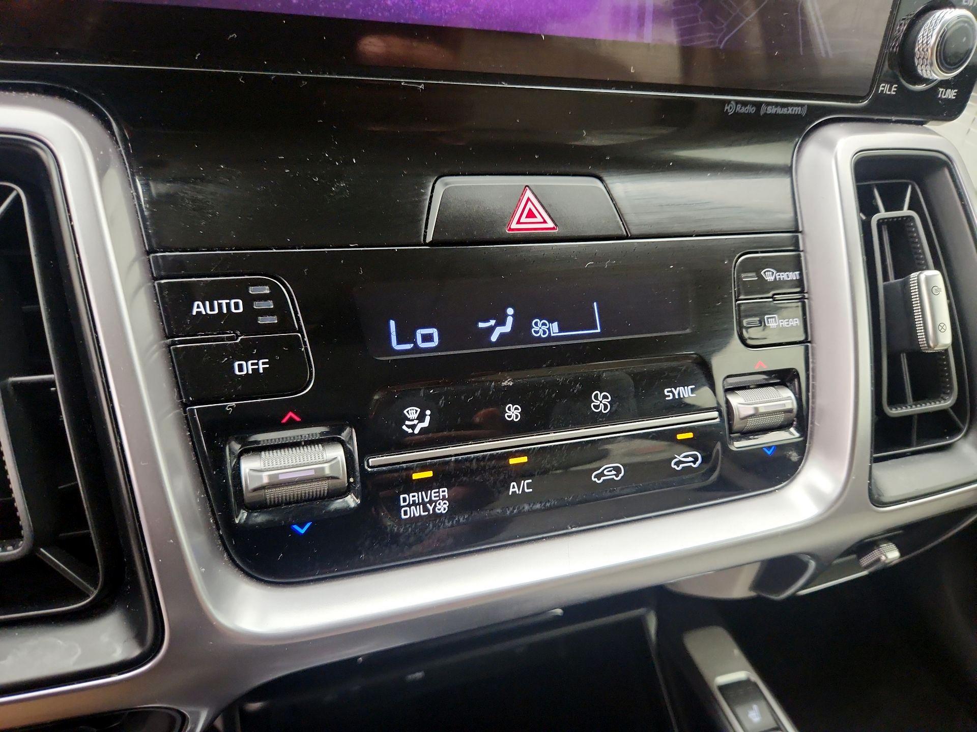 Thumbnail: 2023 Kia Sorento - 17