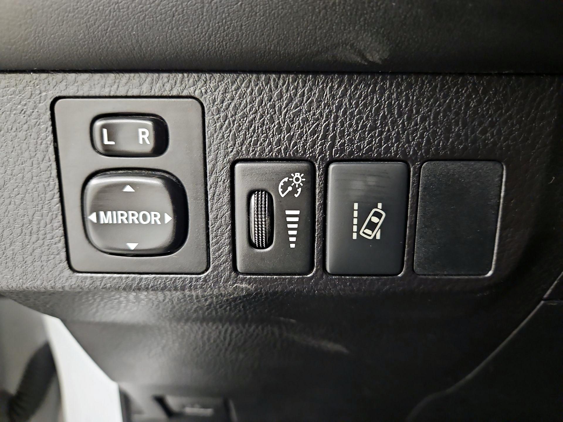 Thumbnail: 2016 Toyota RAV4 - 13
