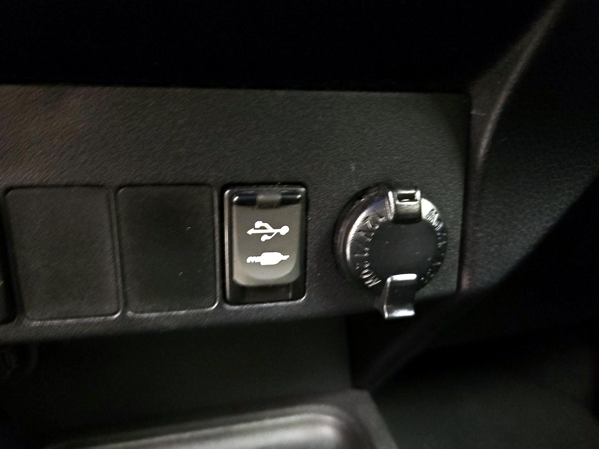 Thumbnail: 2016 Toyota RAV4 - 18