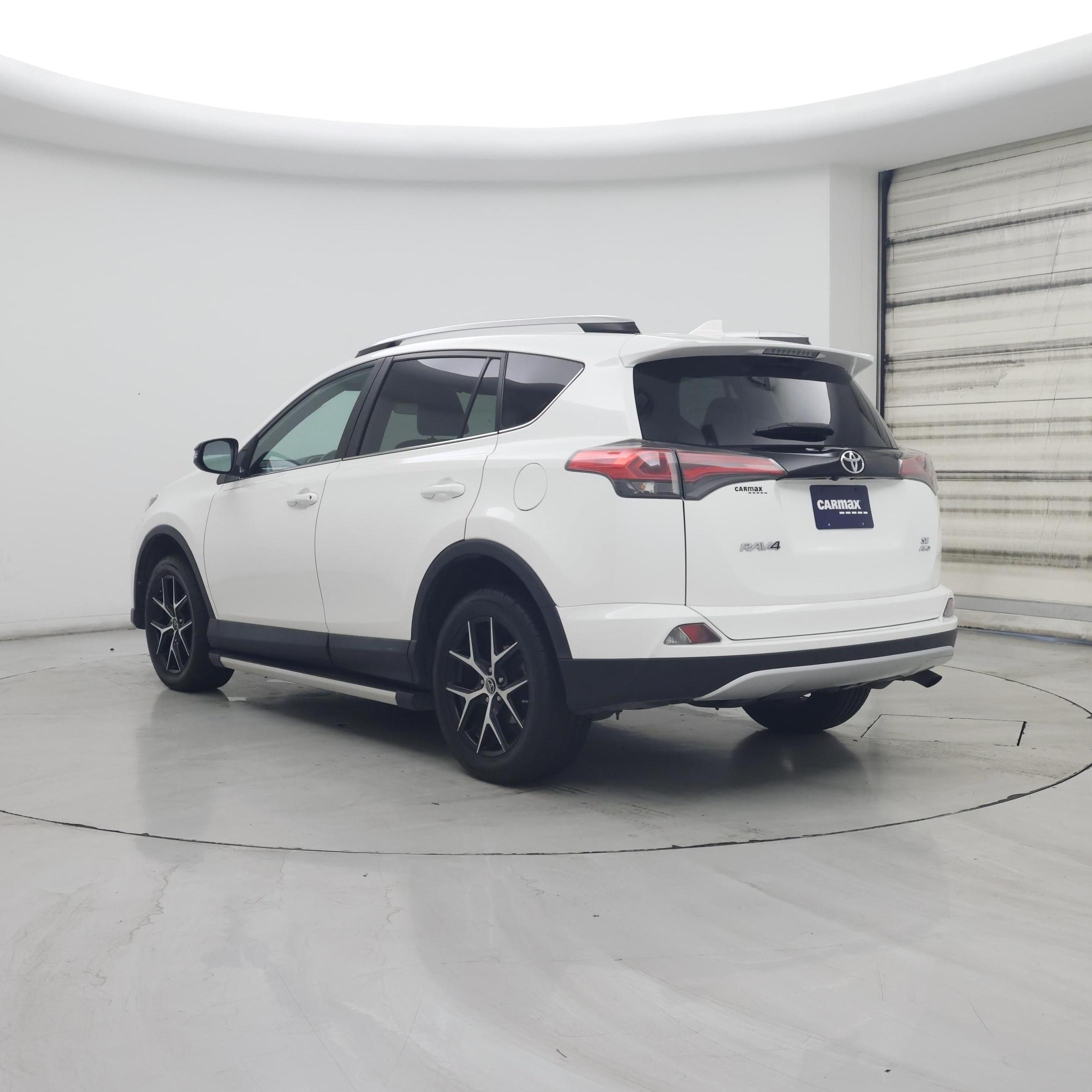 Thumbnail: 2016 Toyota RAV4 - 2