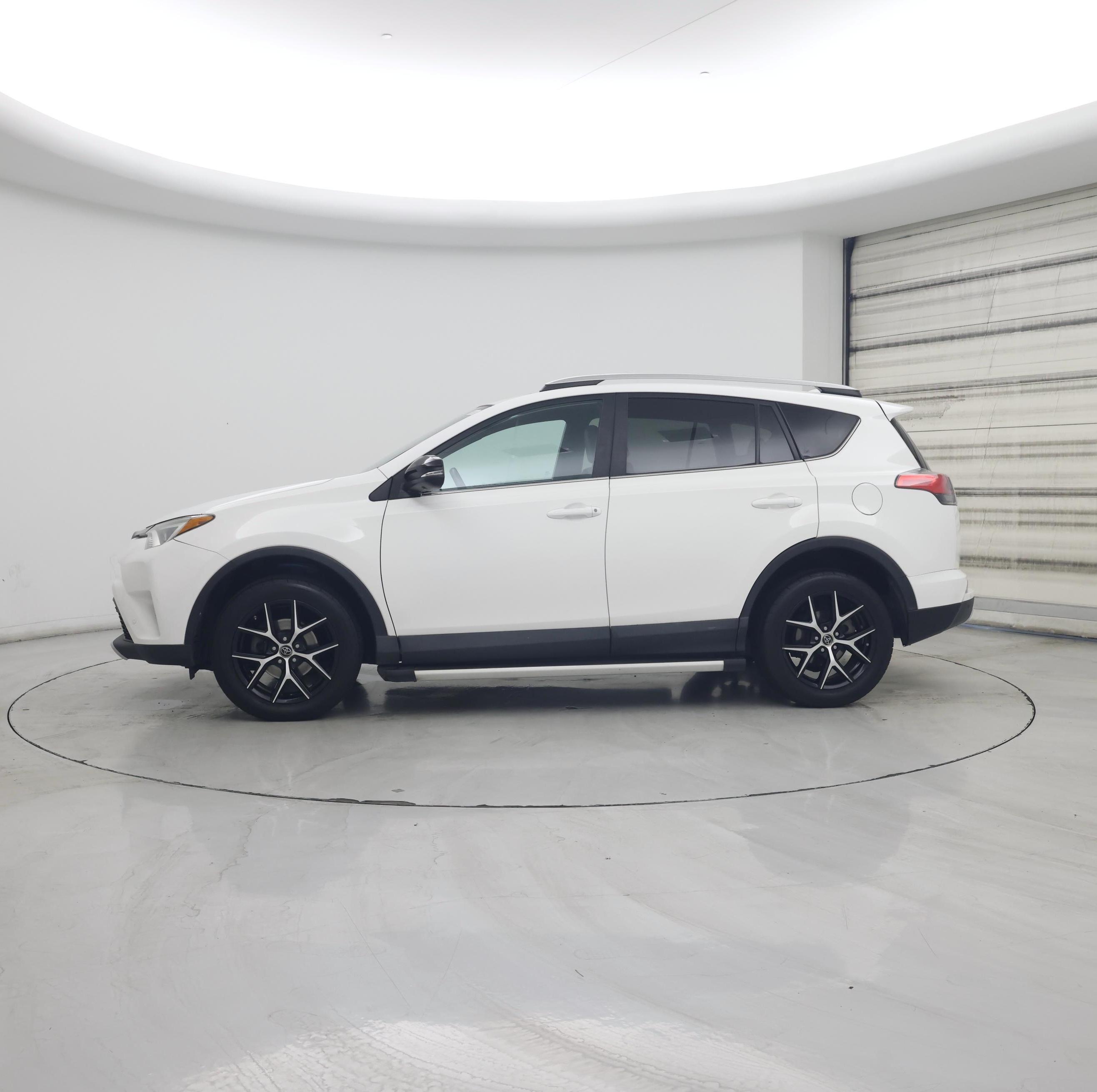 Thumbnail: 2016 Toyota RAV4 - 3