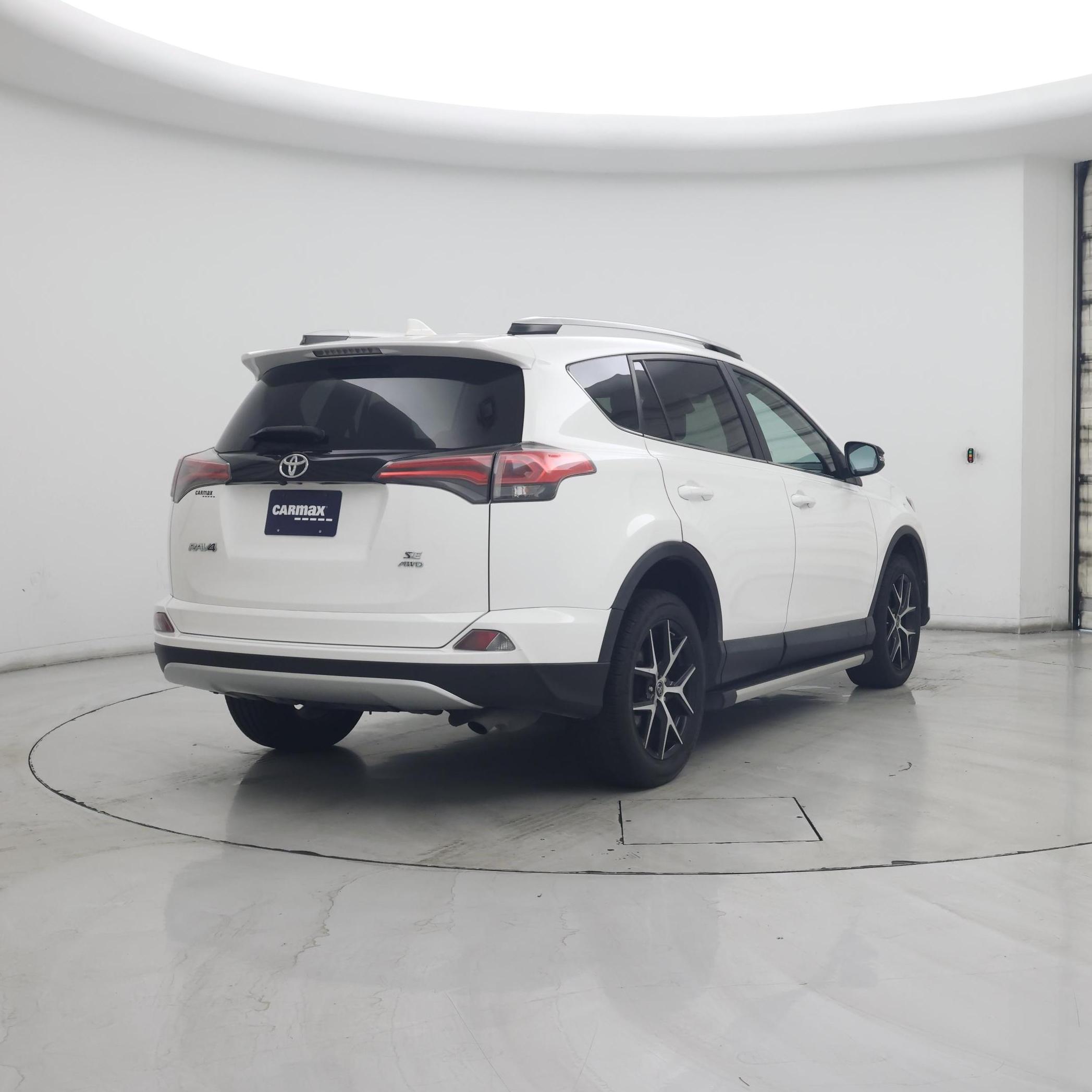Thumbnail: 2016 Toyota RAV4 - 8