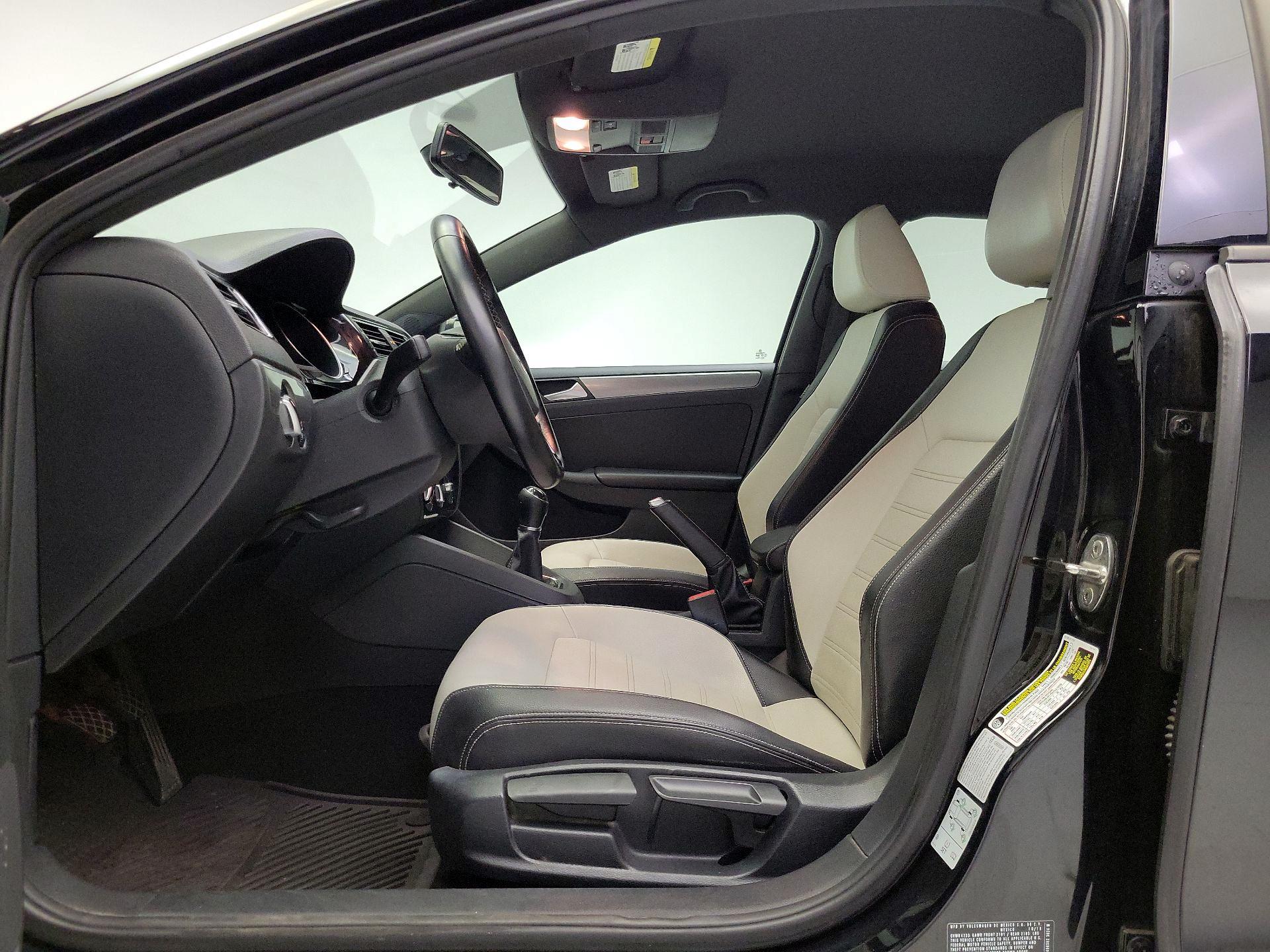 Thumbnail: 2016 Volkswagen Jetta - 11