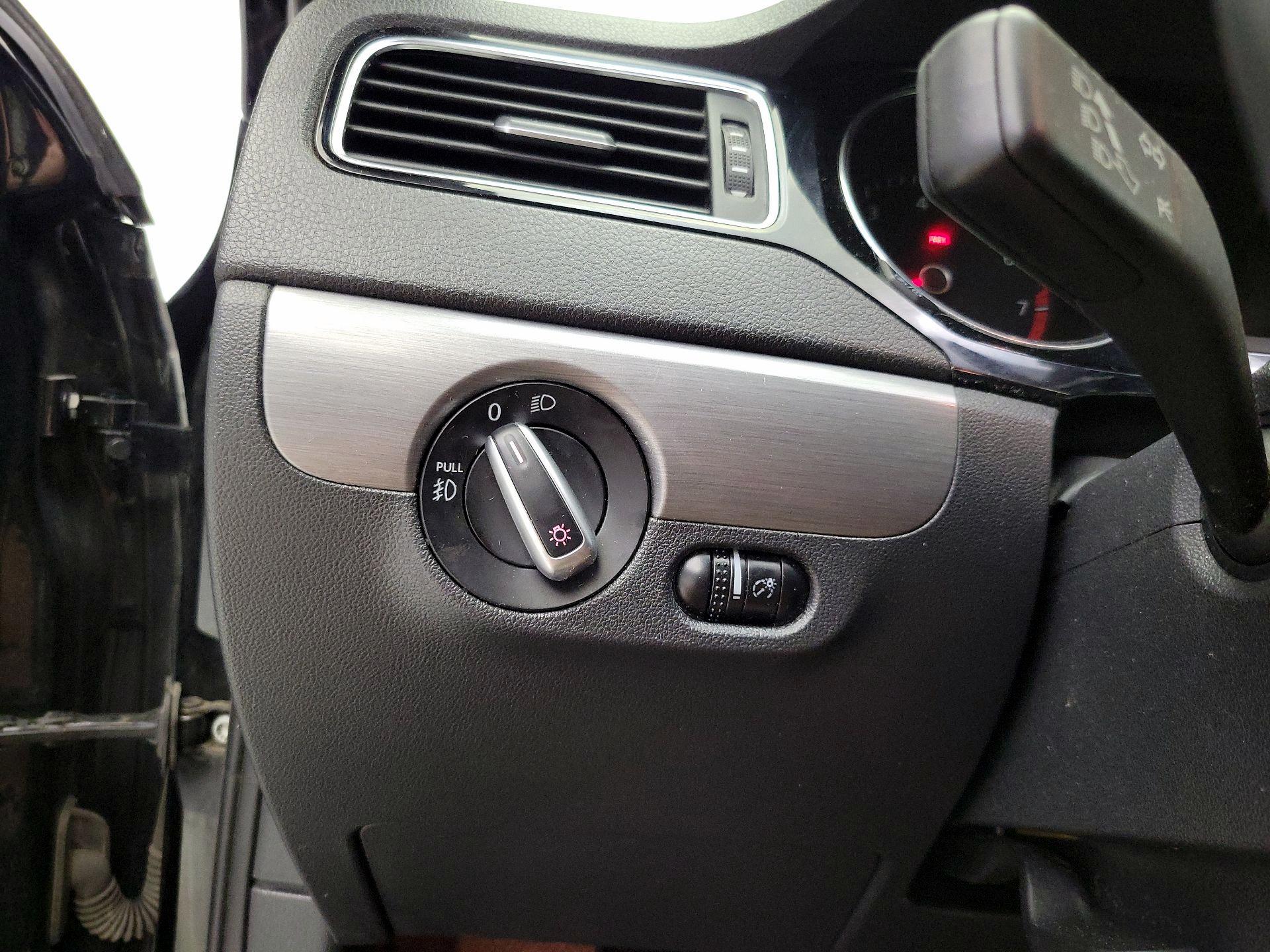 Thumbnail: 2016 Volkswagen Jetta - 13