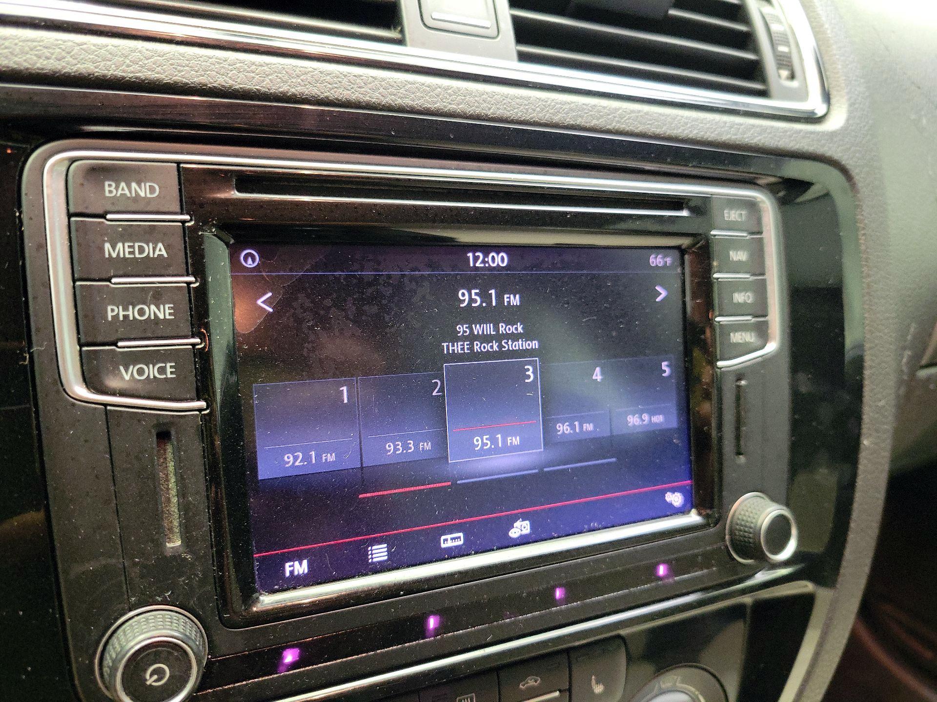 Thumbnail: 2016 Volkswagen Jetta - 16