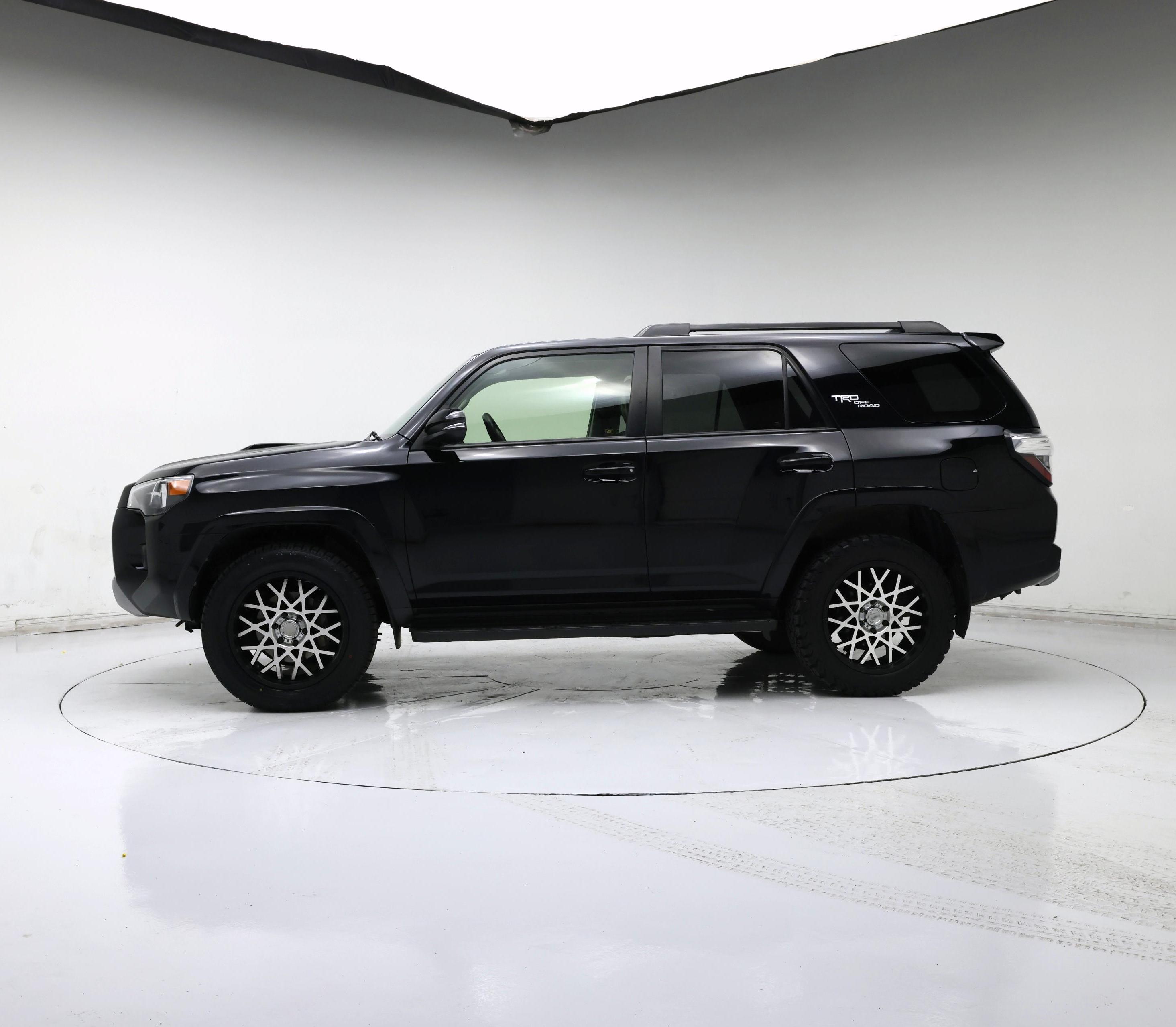 Thumbnail: 2020 Toyota 4Runner - 3
