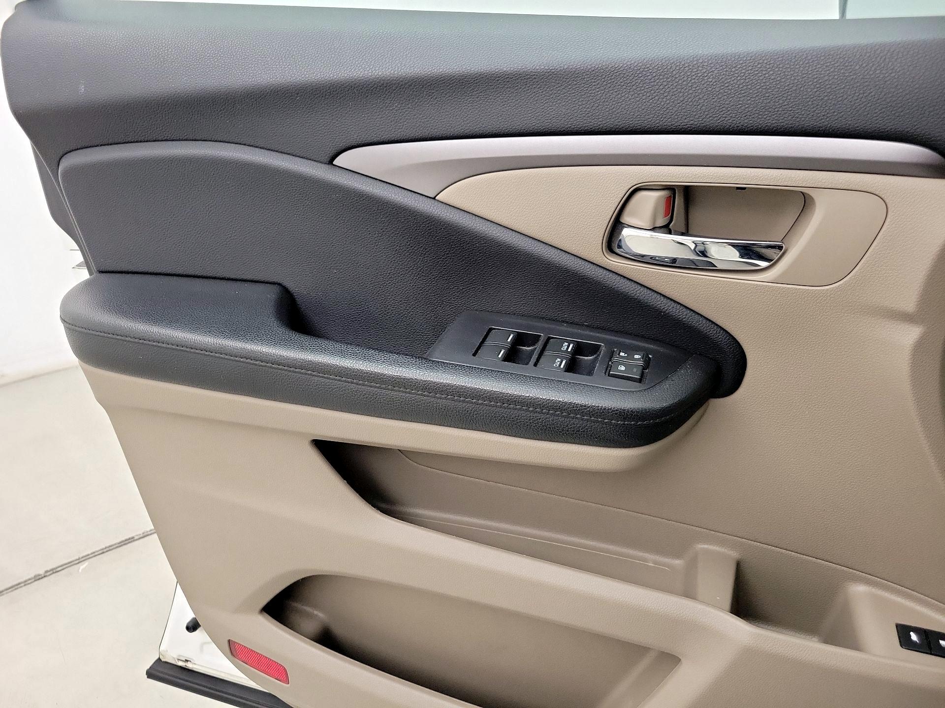 Thumbnail: 2018 Honda Pilot - 12