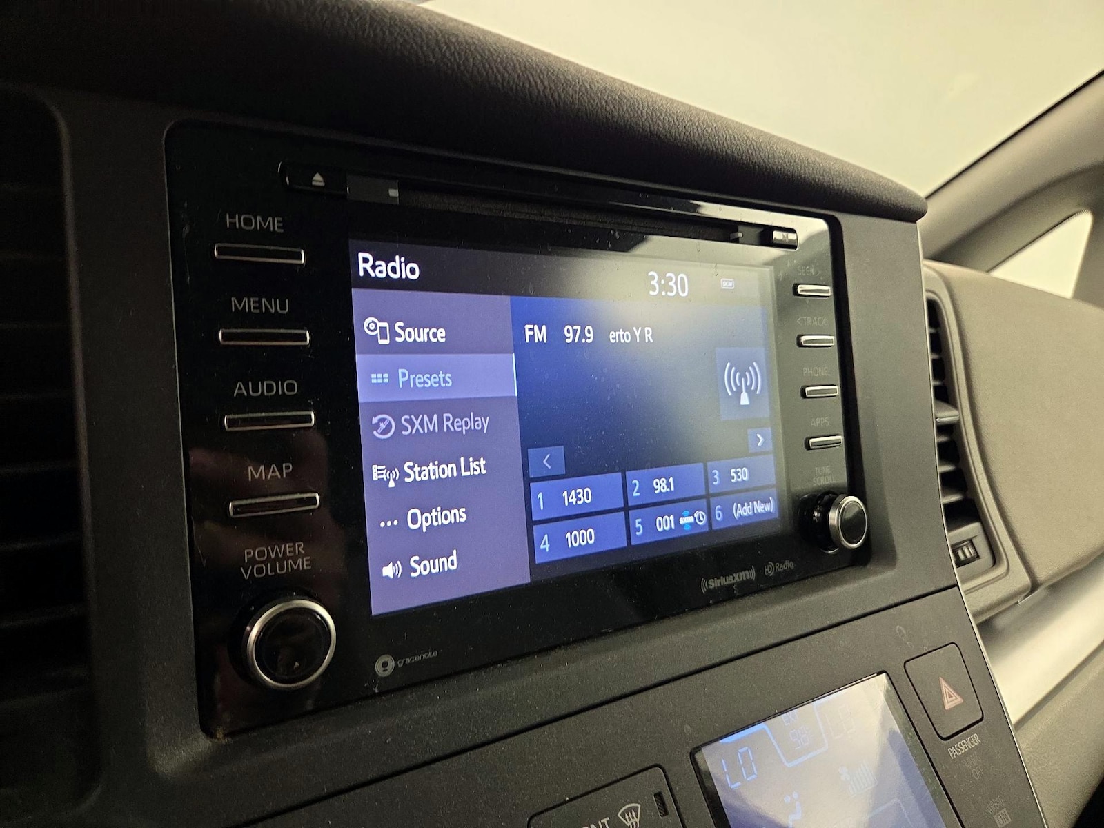 2020 Toyota Sienna LE - Photo 16