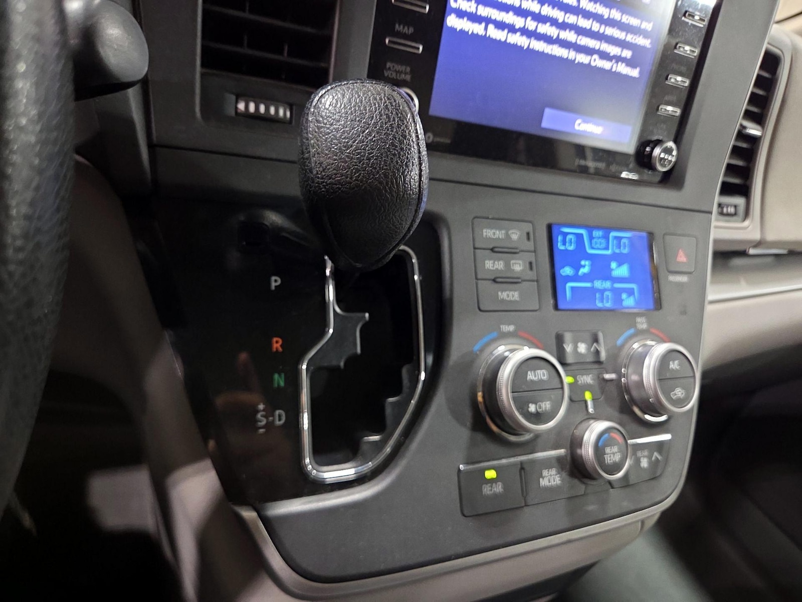 2020 Toyota Sienna LE - Photo 18