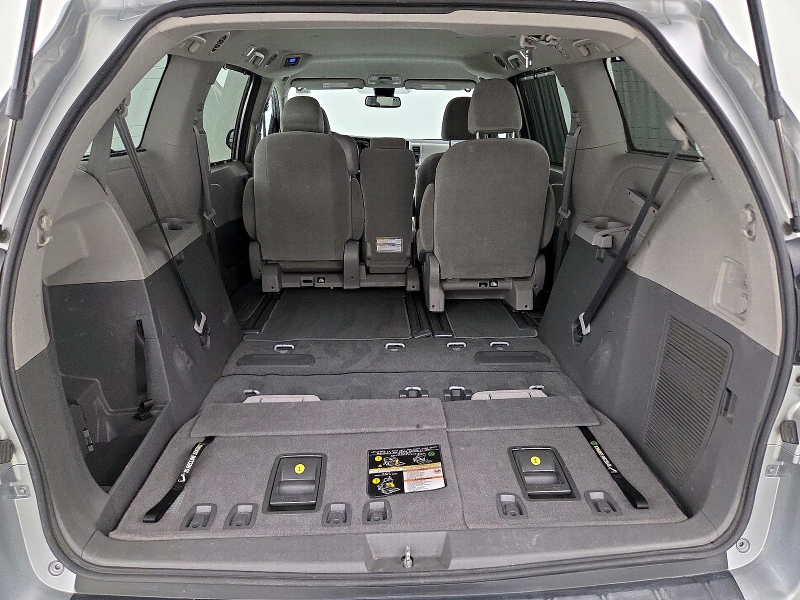 2020 Toyota Sienna LE - Photo 23