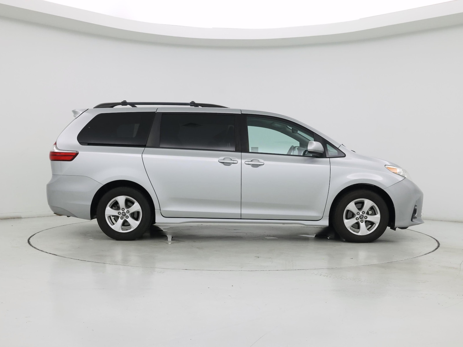 2020 Toyota Sienna LE - Photo 8