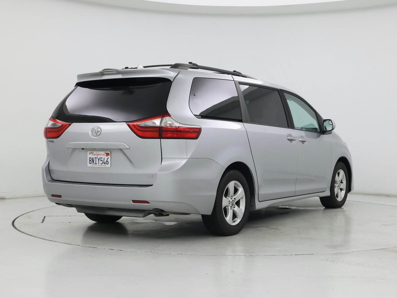 2020 Toyota Sienna LE - Photo 9